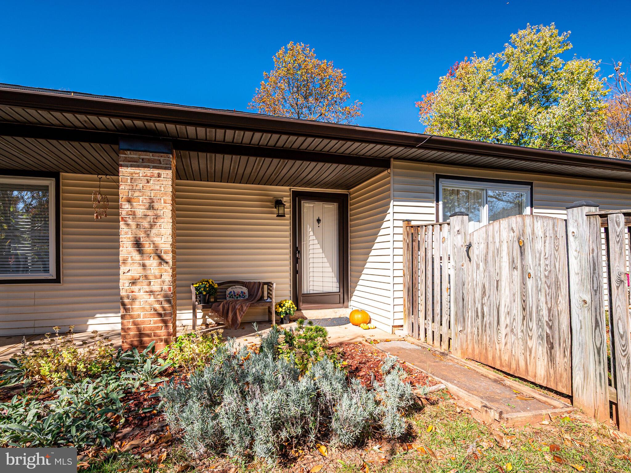 216 Hillsdale DRIVE