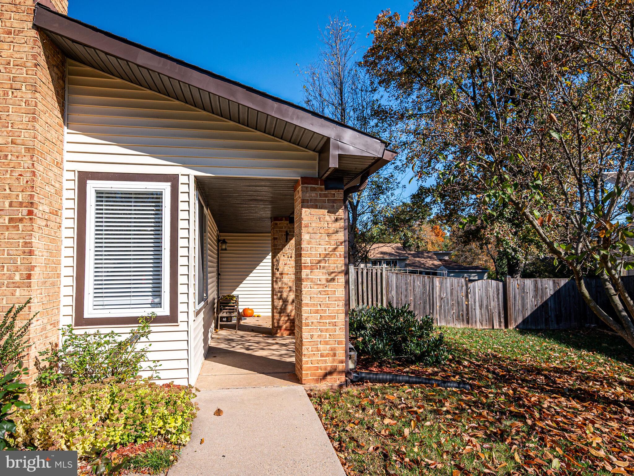 216 Hillsdale DRIVE