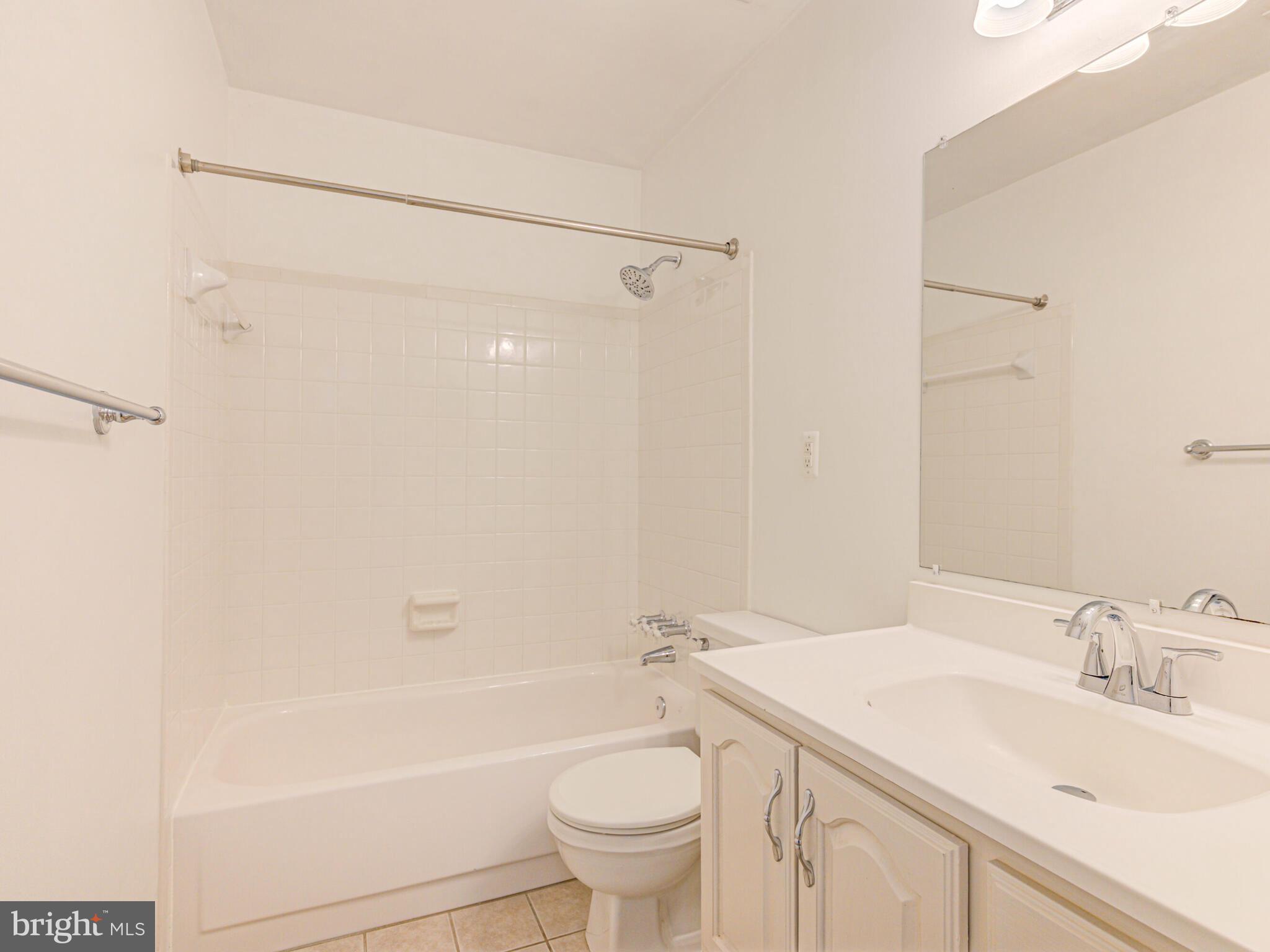 216 Hillsdale DRIVE
