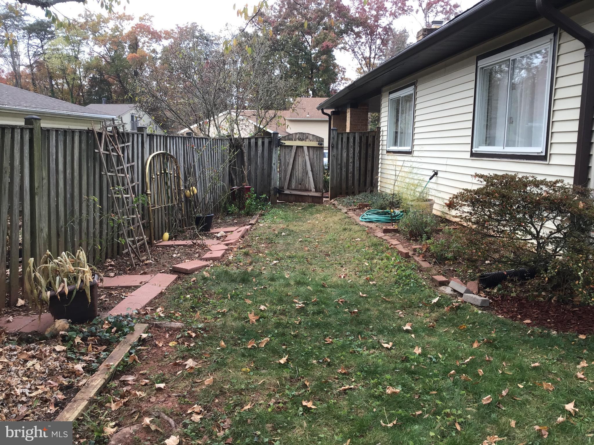216 Hillsdale DRIVE