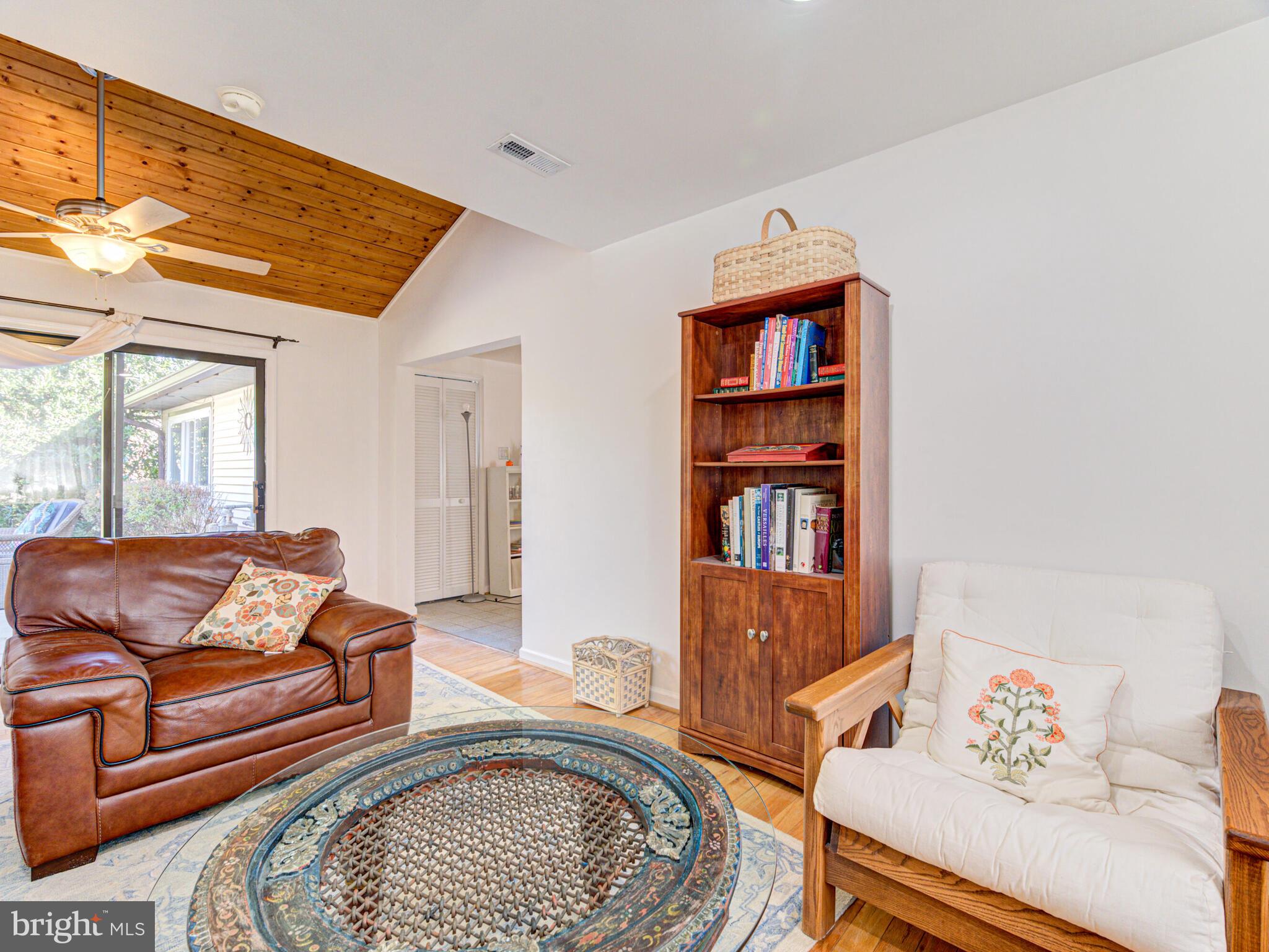 216 Hillsdale DRIVE