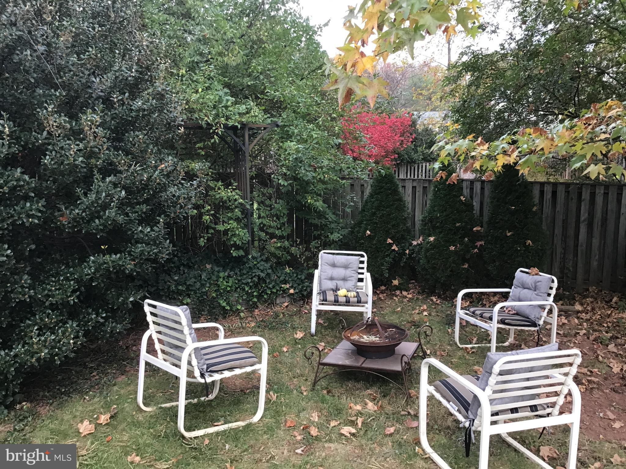 216 Hillsdale DRIVE