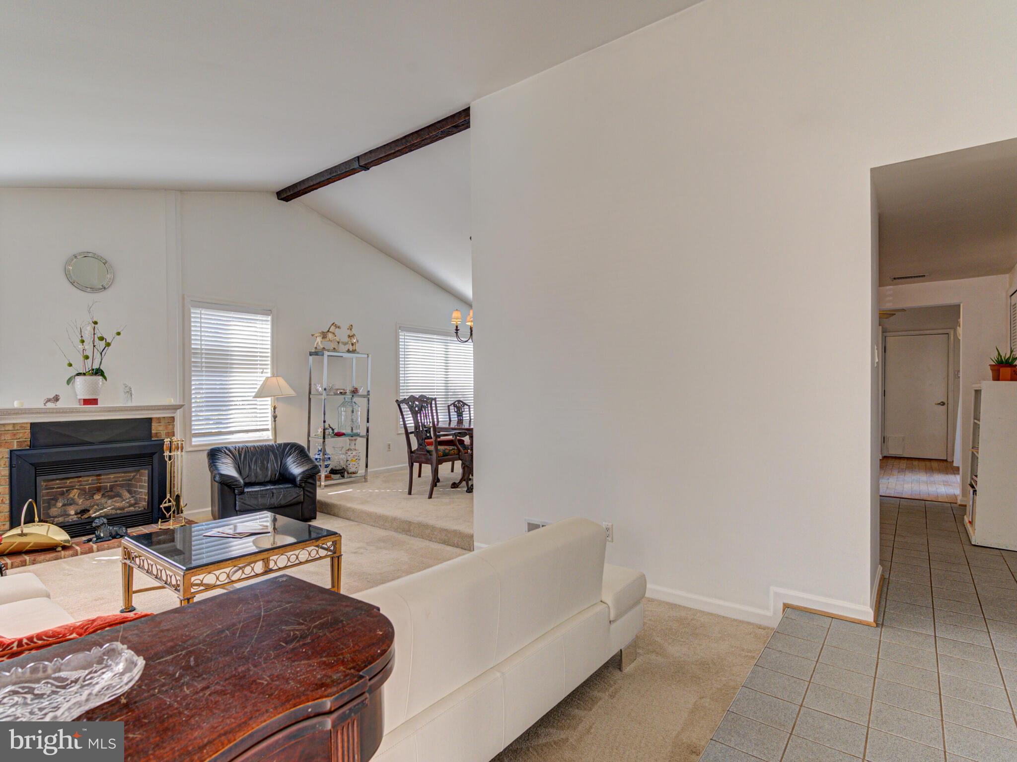 216 Hillsdale DRIVE