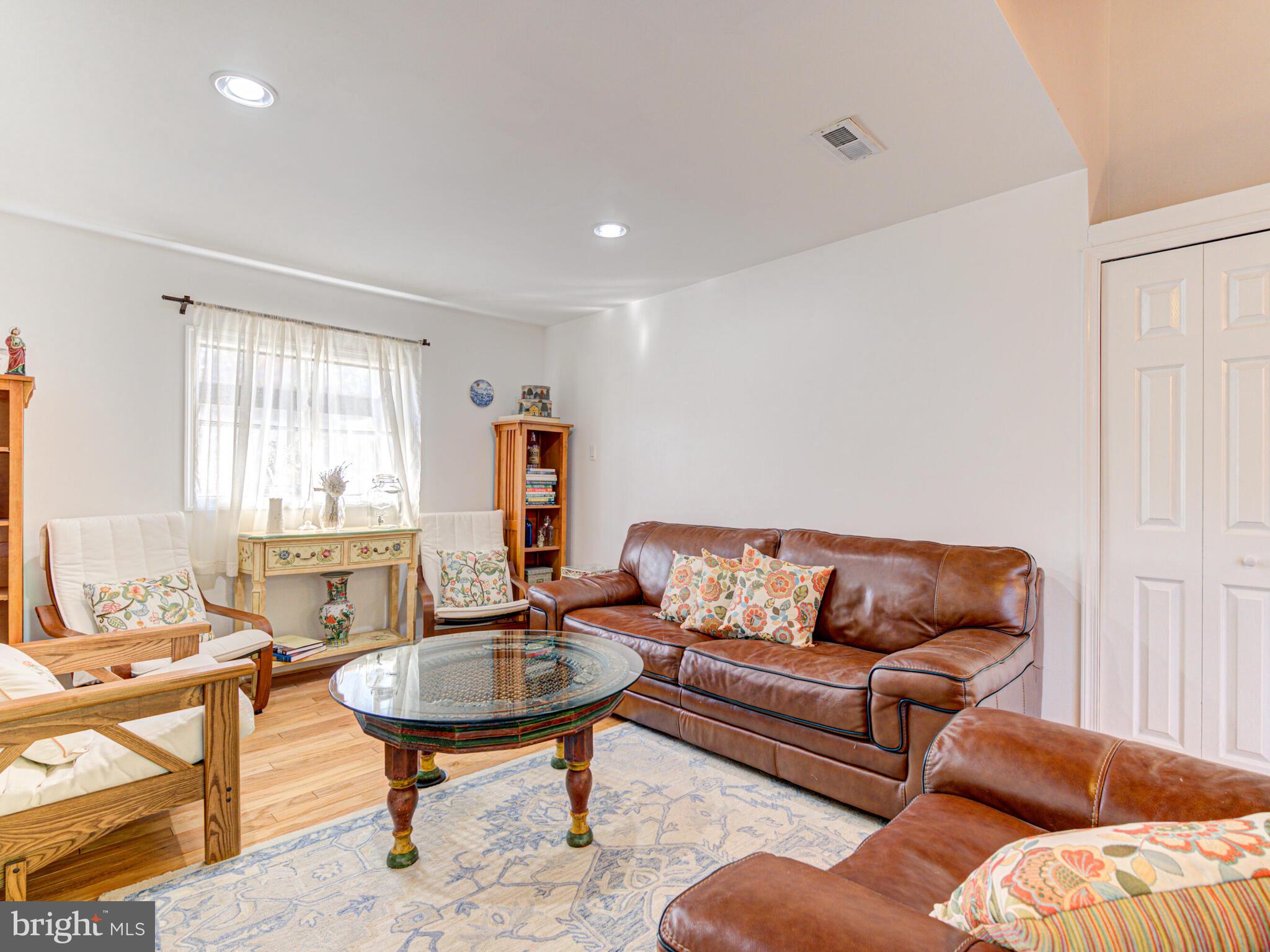 216 Hillsdale DRIVE