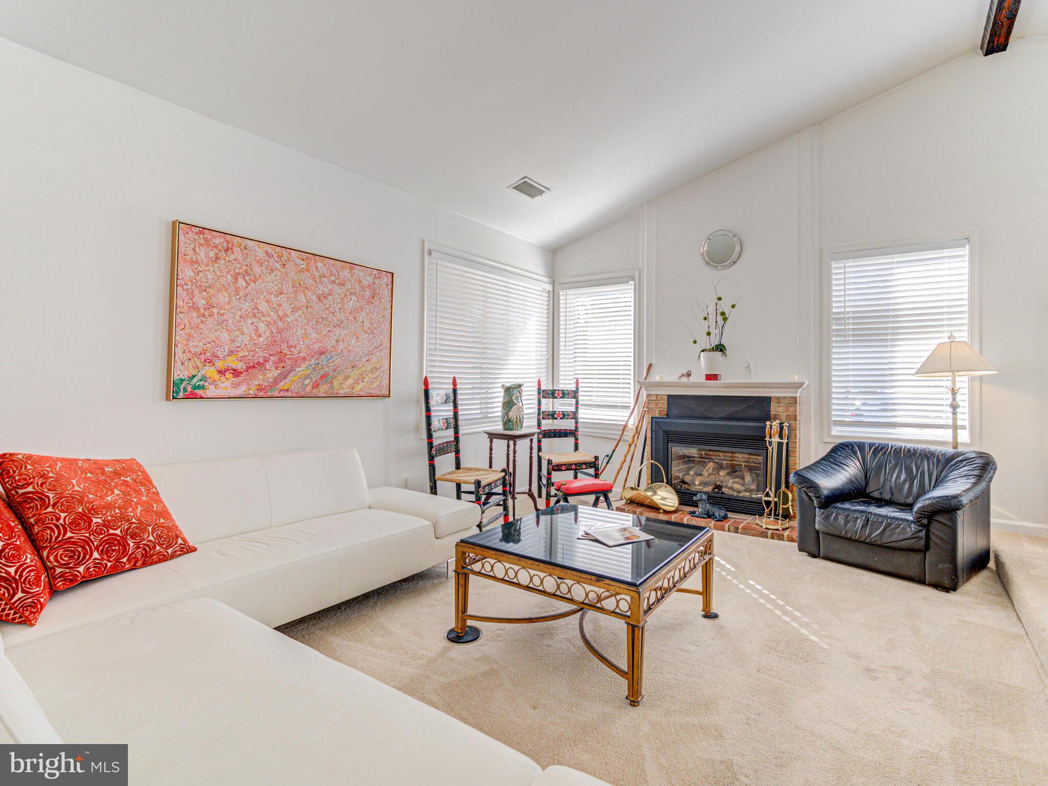 216 Hillsdale DRIVE