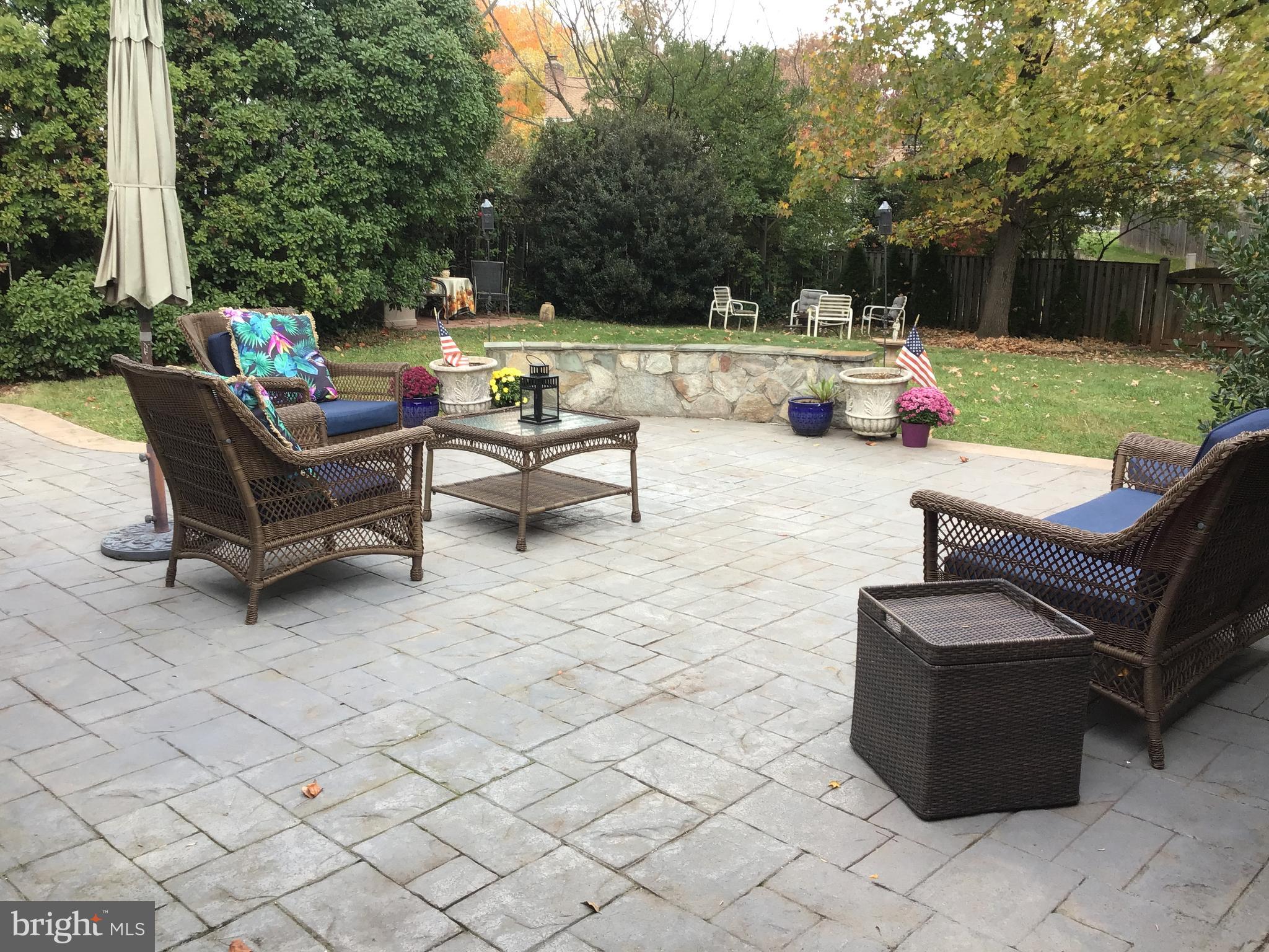 216 Hillsdale DRIVE