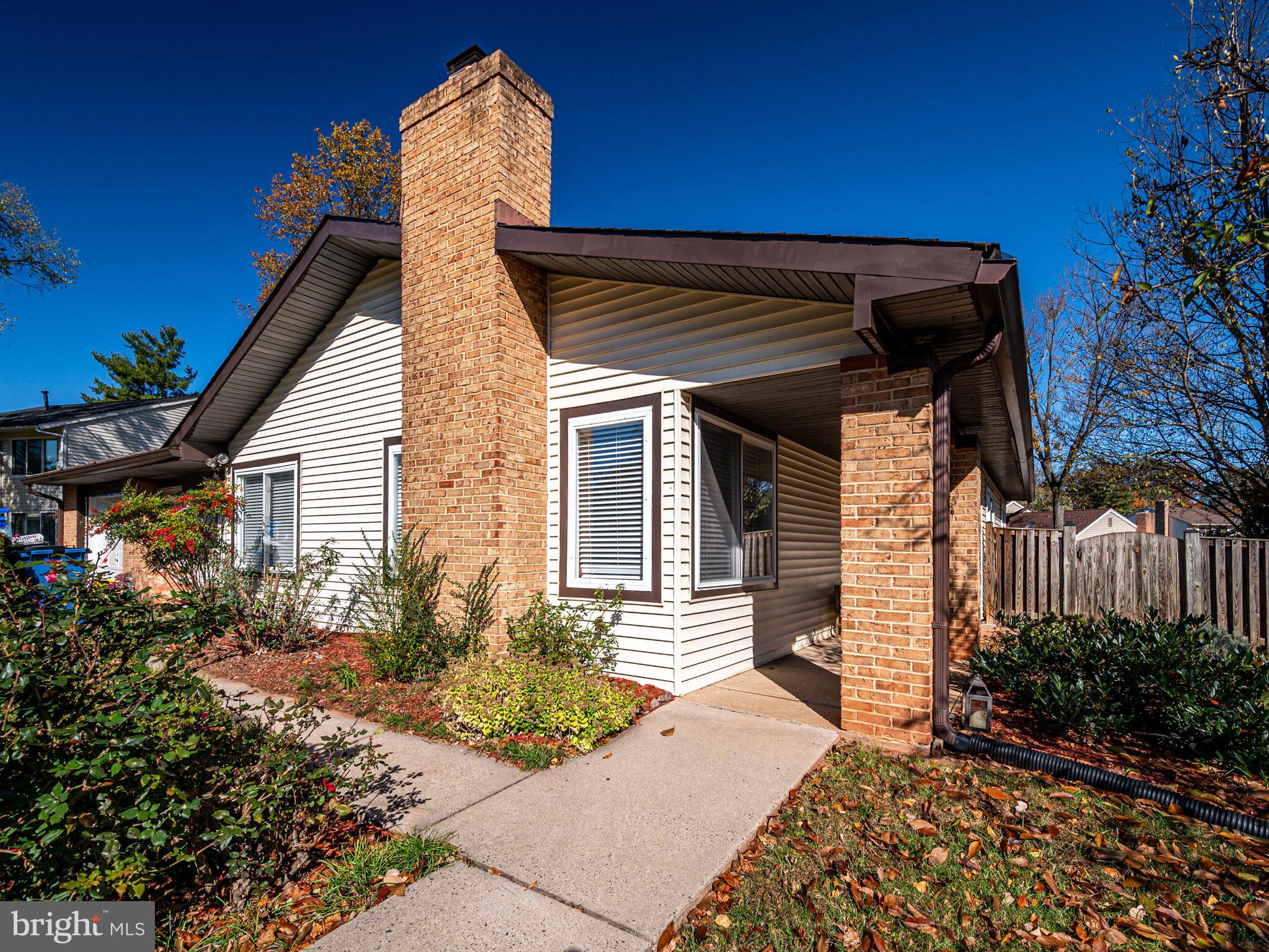 216 Hillsdale DRIVE