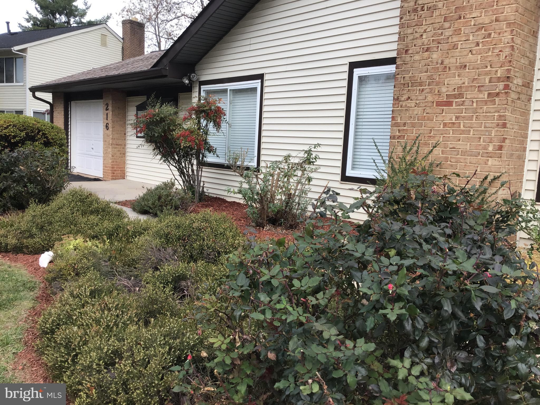216 Hillsdale DRIVE