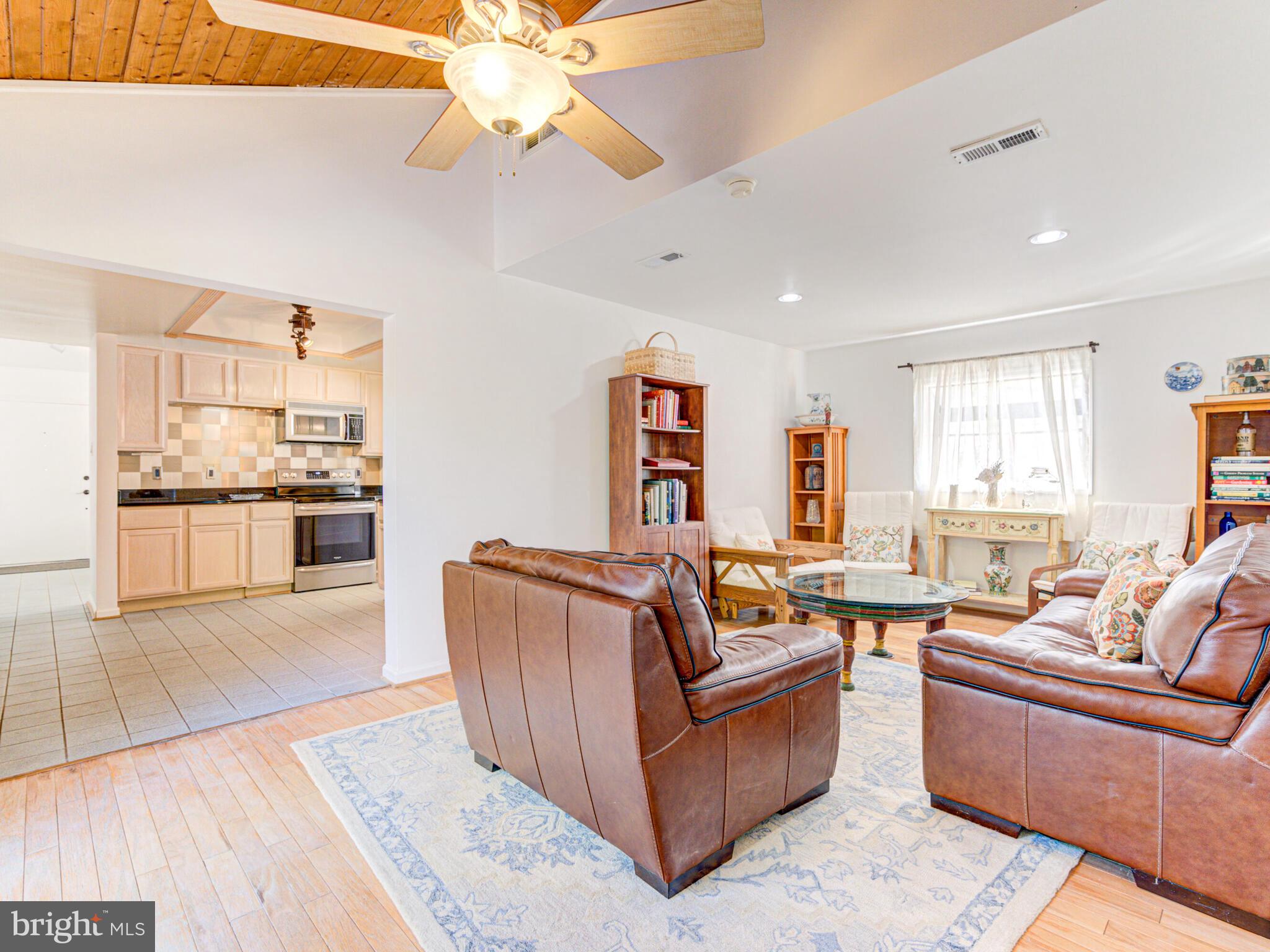 216 Hillsdale DRIVE