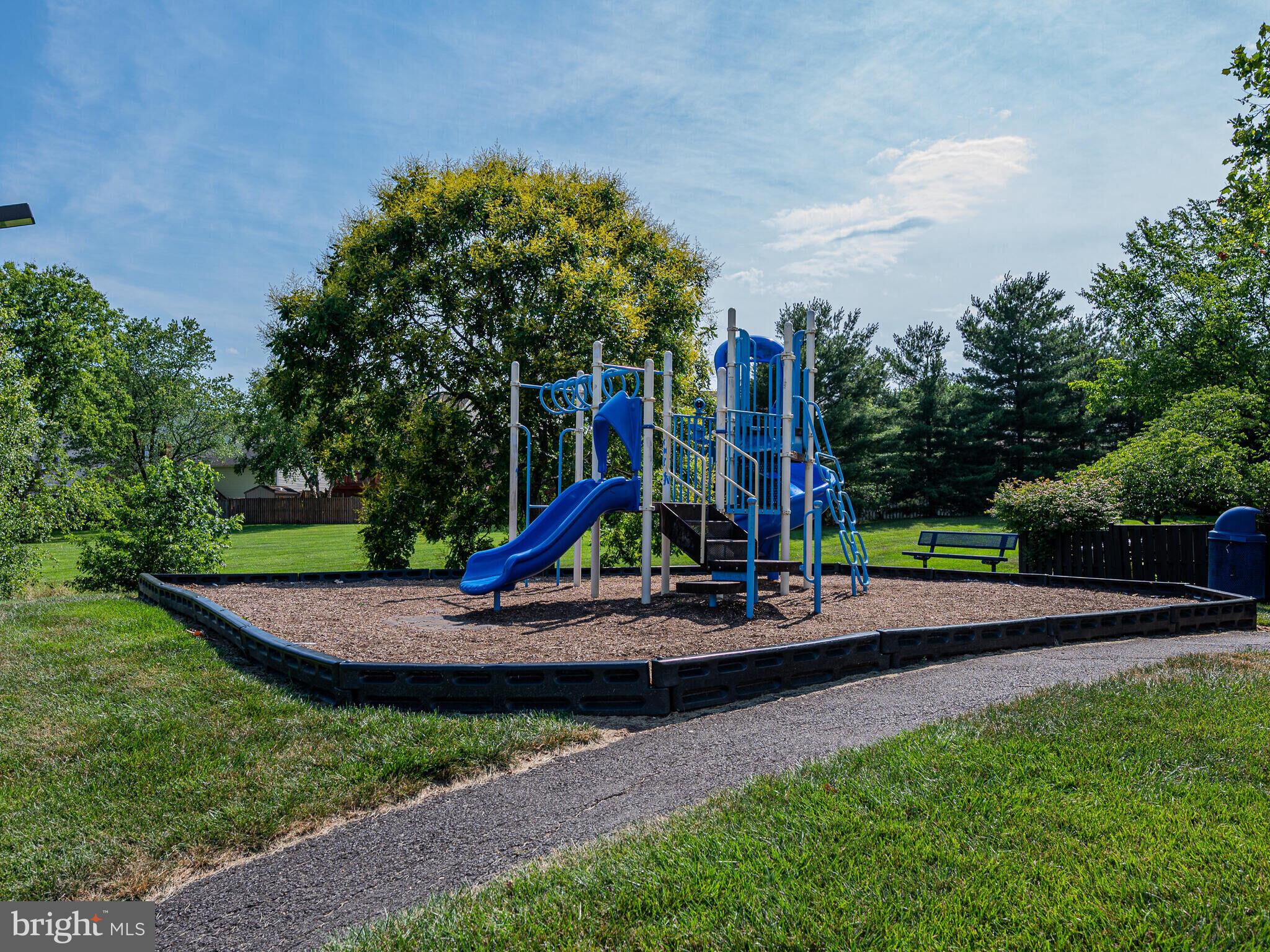 216 Hillsdale DRIVE