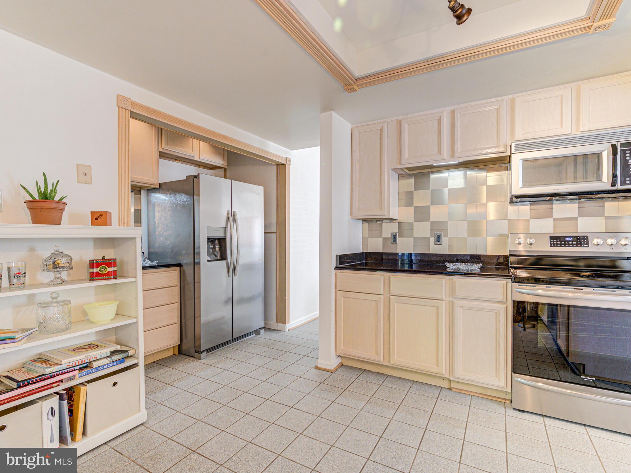 216 Hillsdale DRIVE