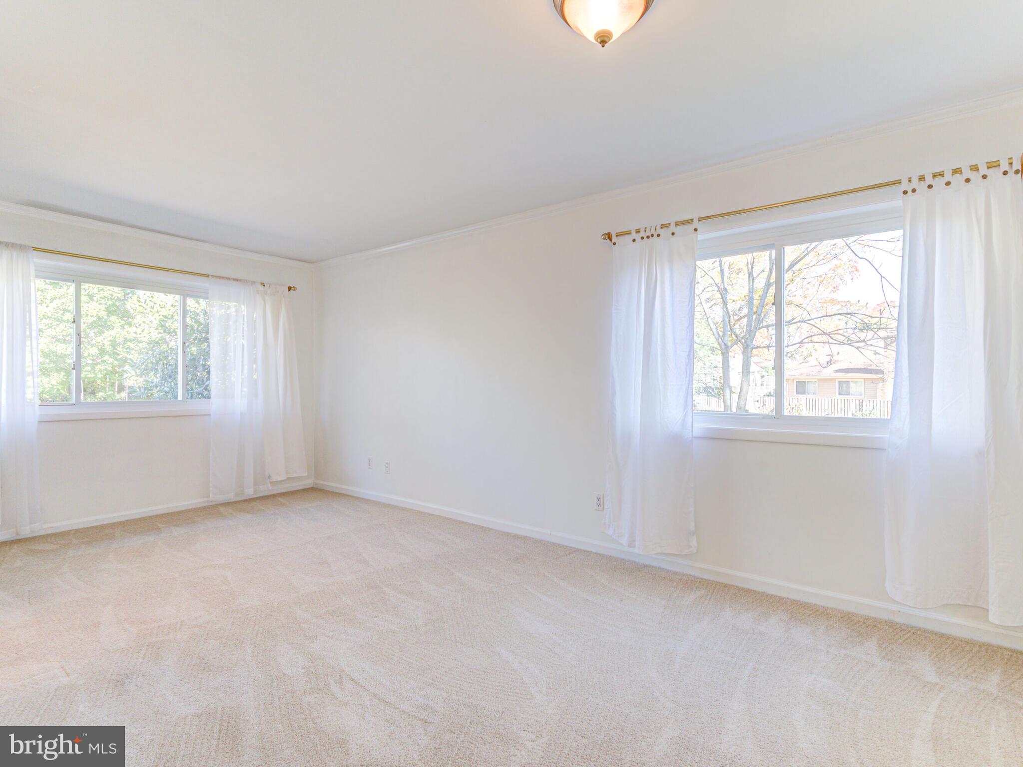 216 Hillsdale DRIVE