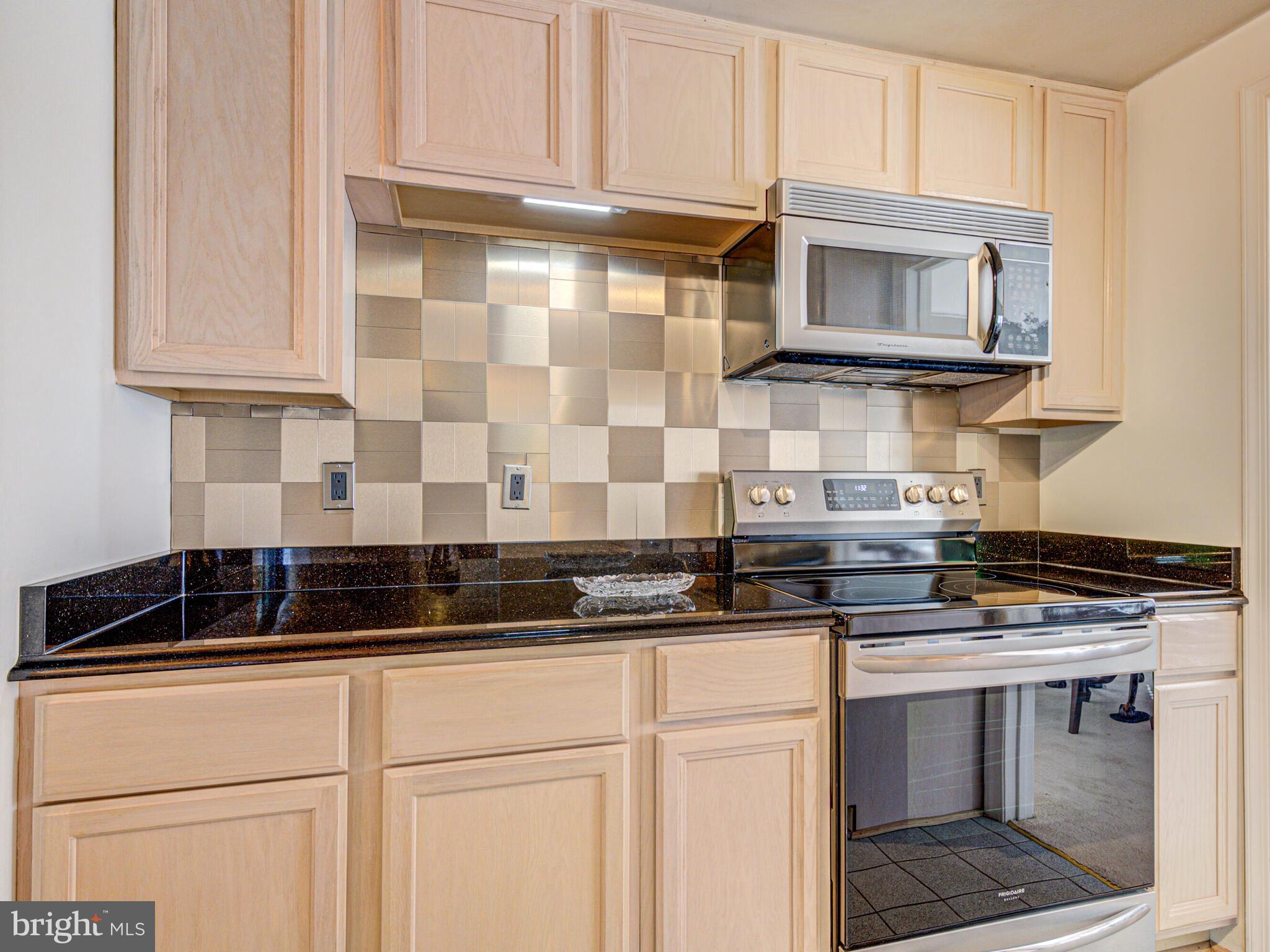 216 Hillsdale DRIVE
