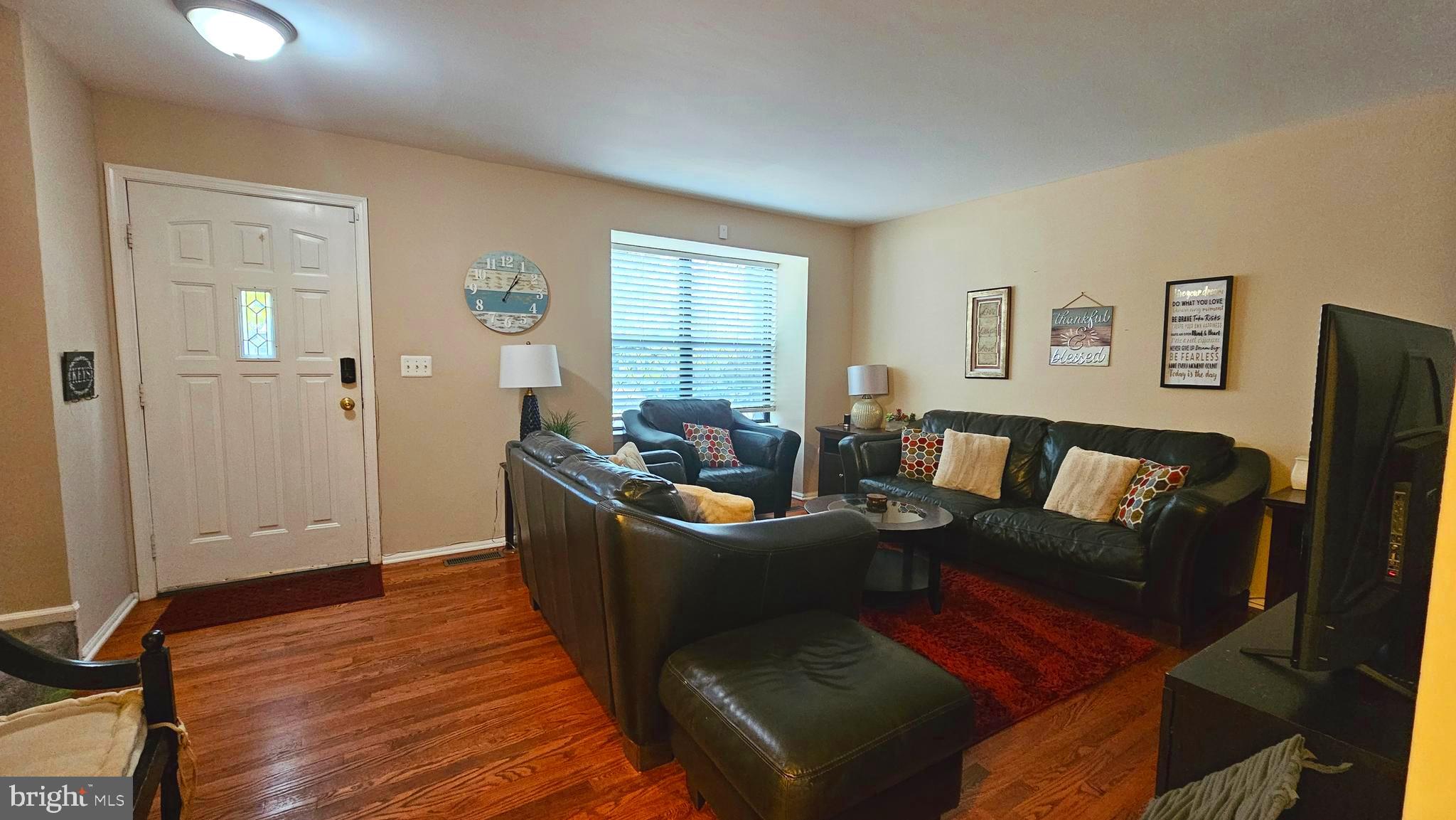 12 Lyndhurst COURT
