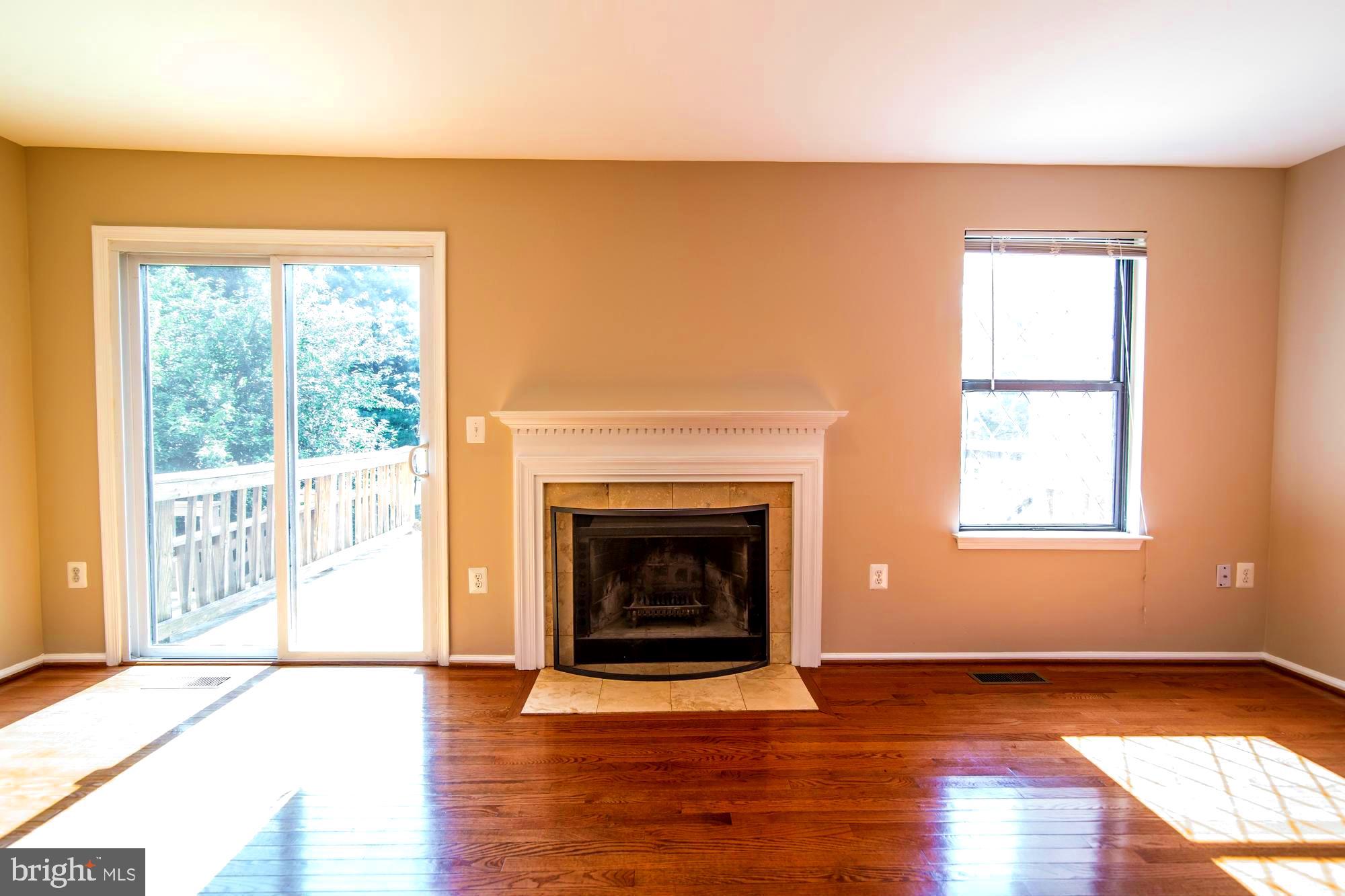 12 Lyndhurst COURT