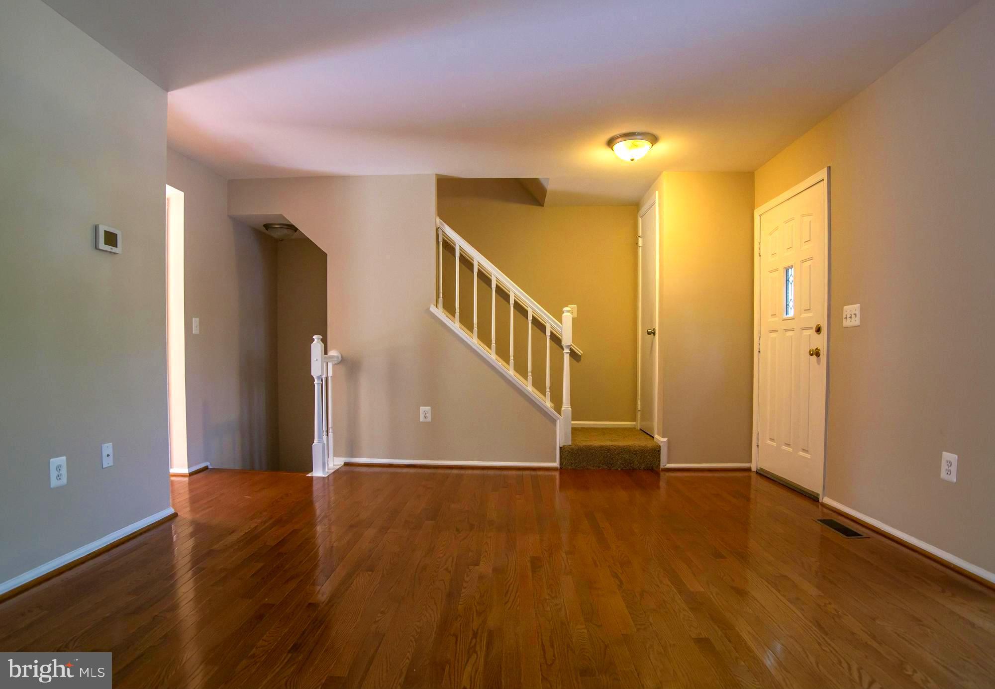 12 Lyndhurst COURT