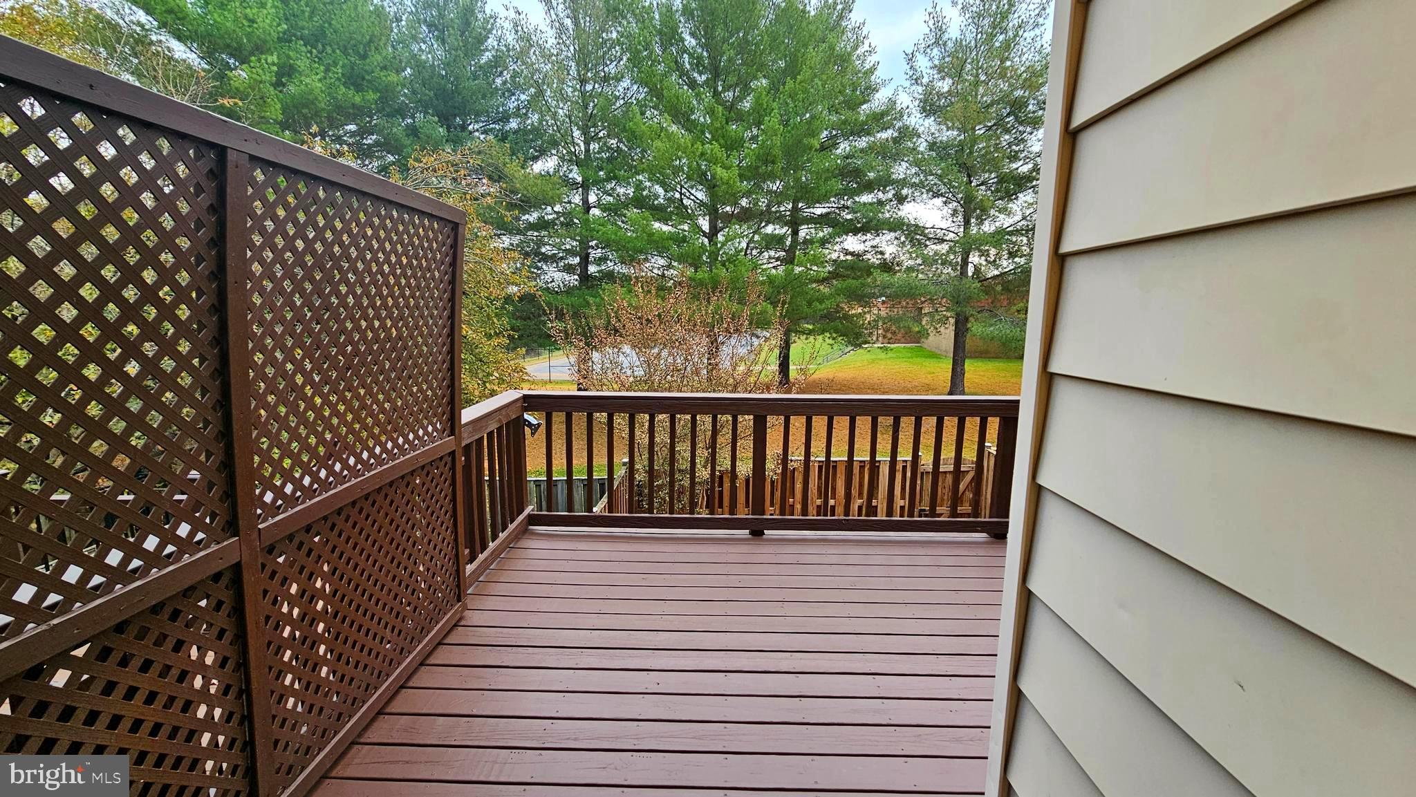 12 Lyndhurst COURT