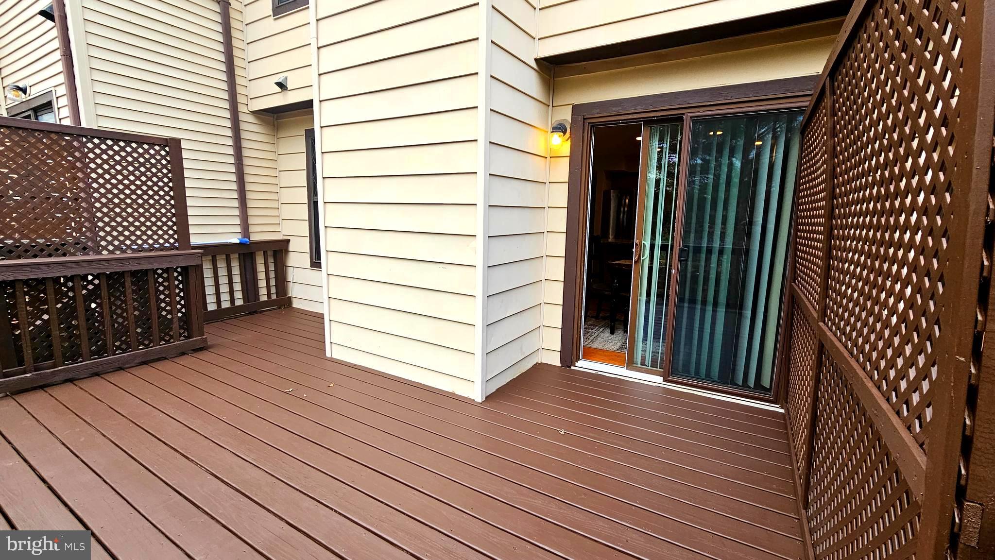 12 Lyndhurst COURT
