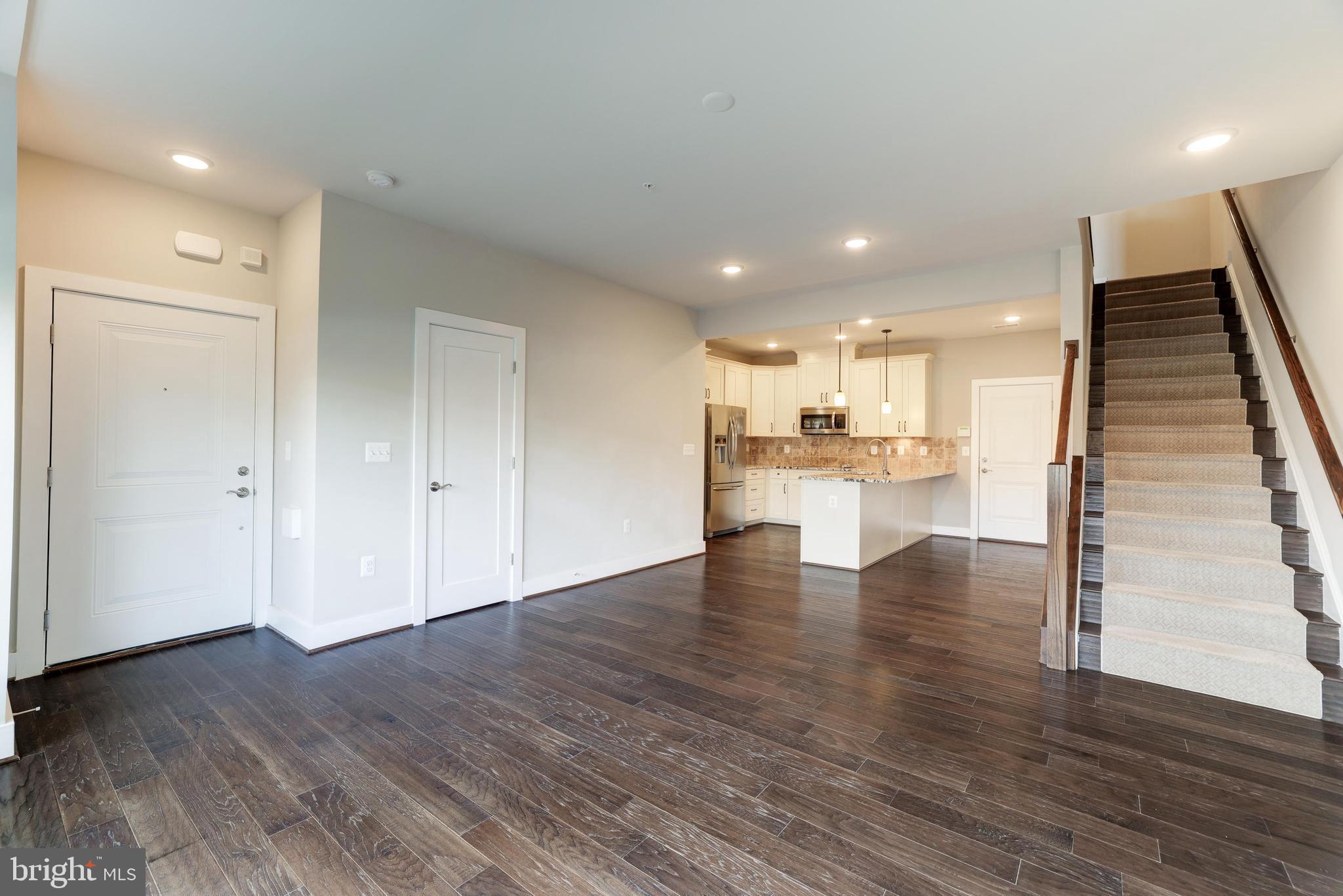 44752 Tiverton SQUARE