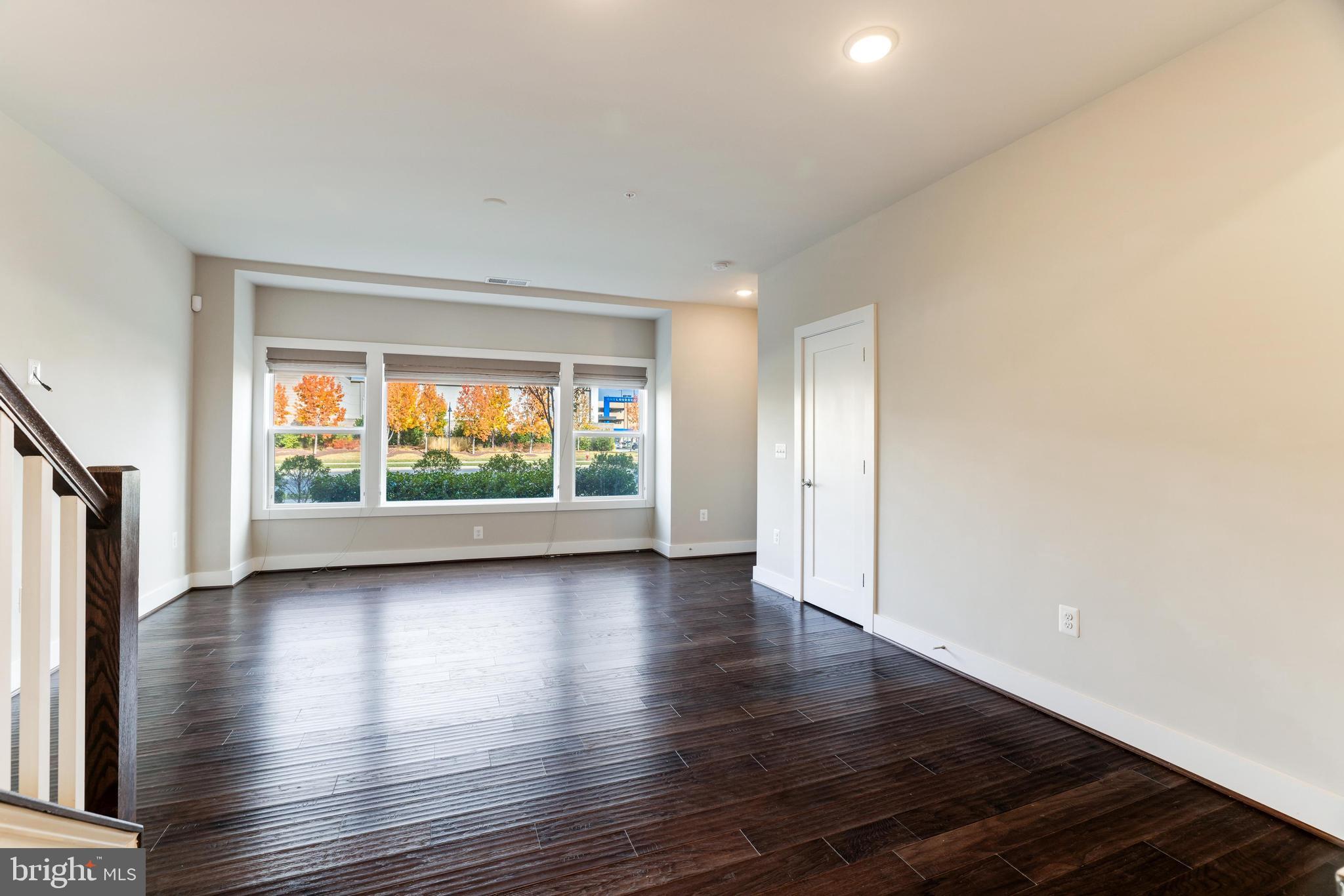 44752 Tiverton SQUARE