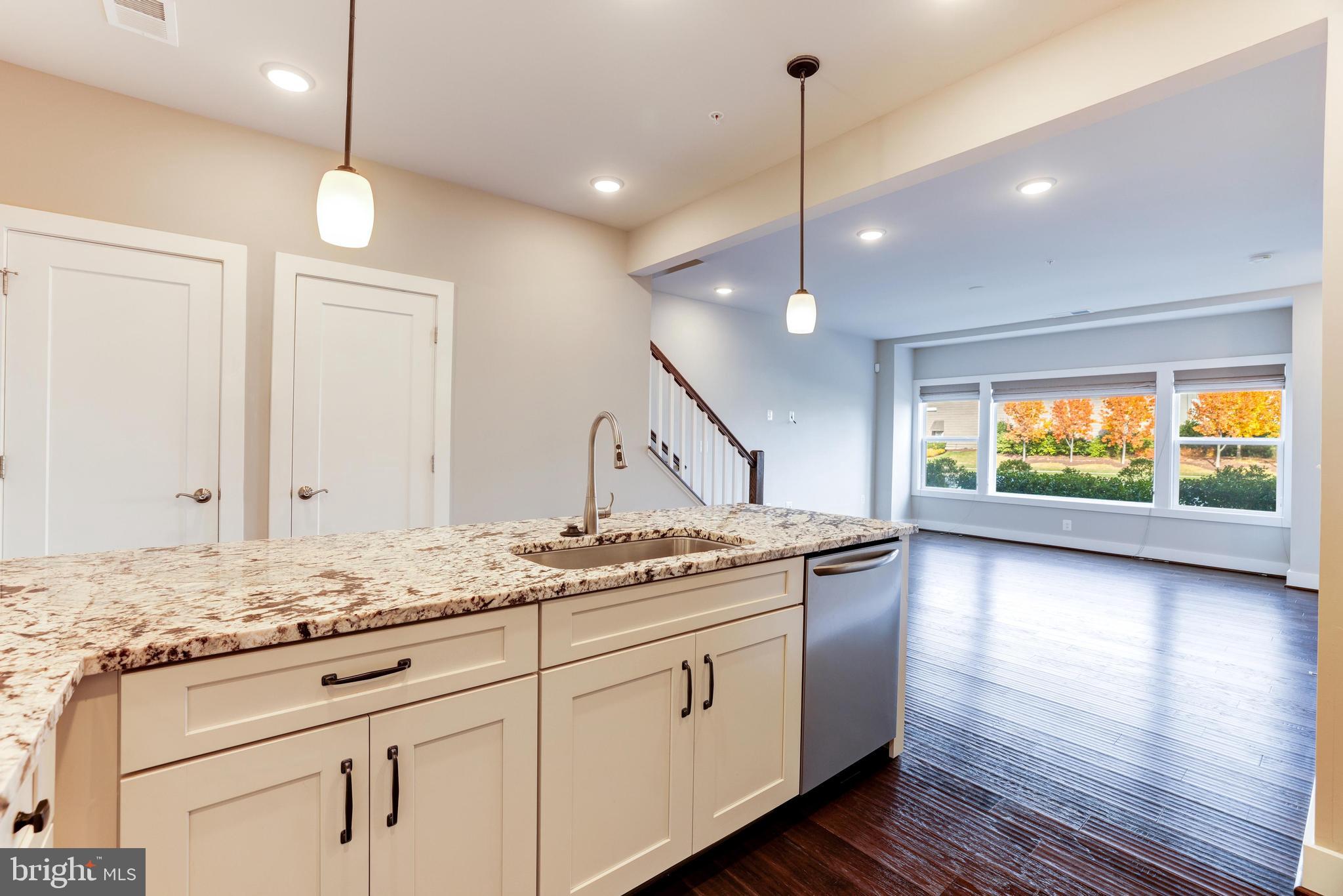 44752 Tiverton SQUARE