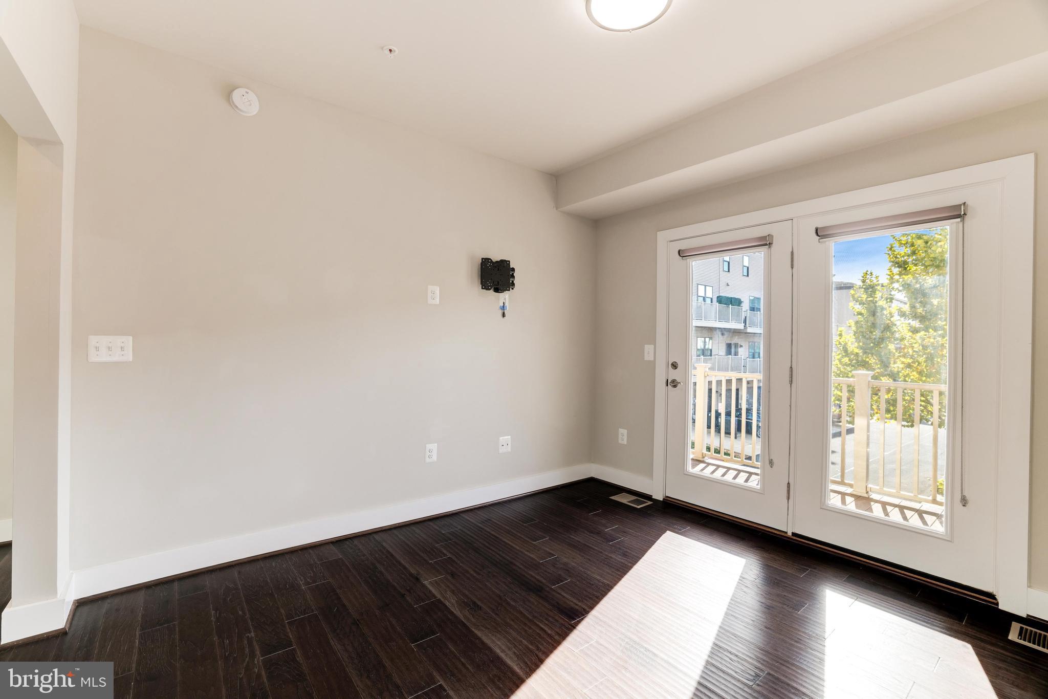 44752 Tiverton SQUARE