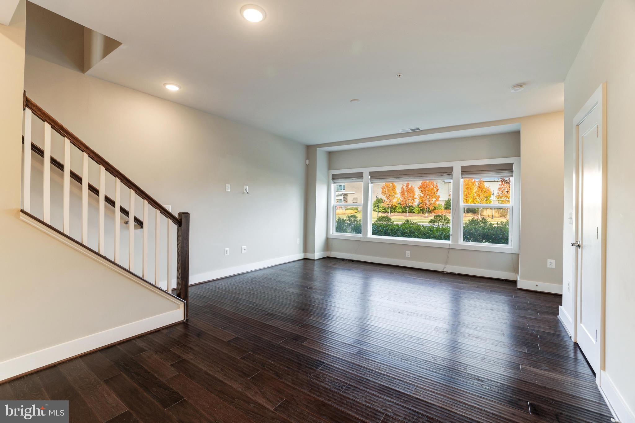 44752 Tiverton SQUARE