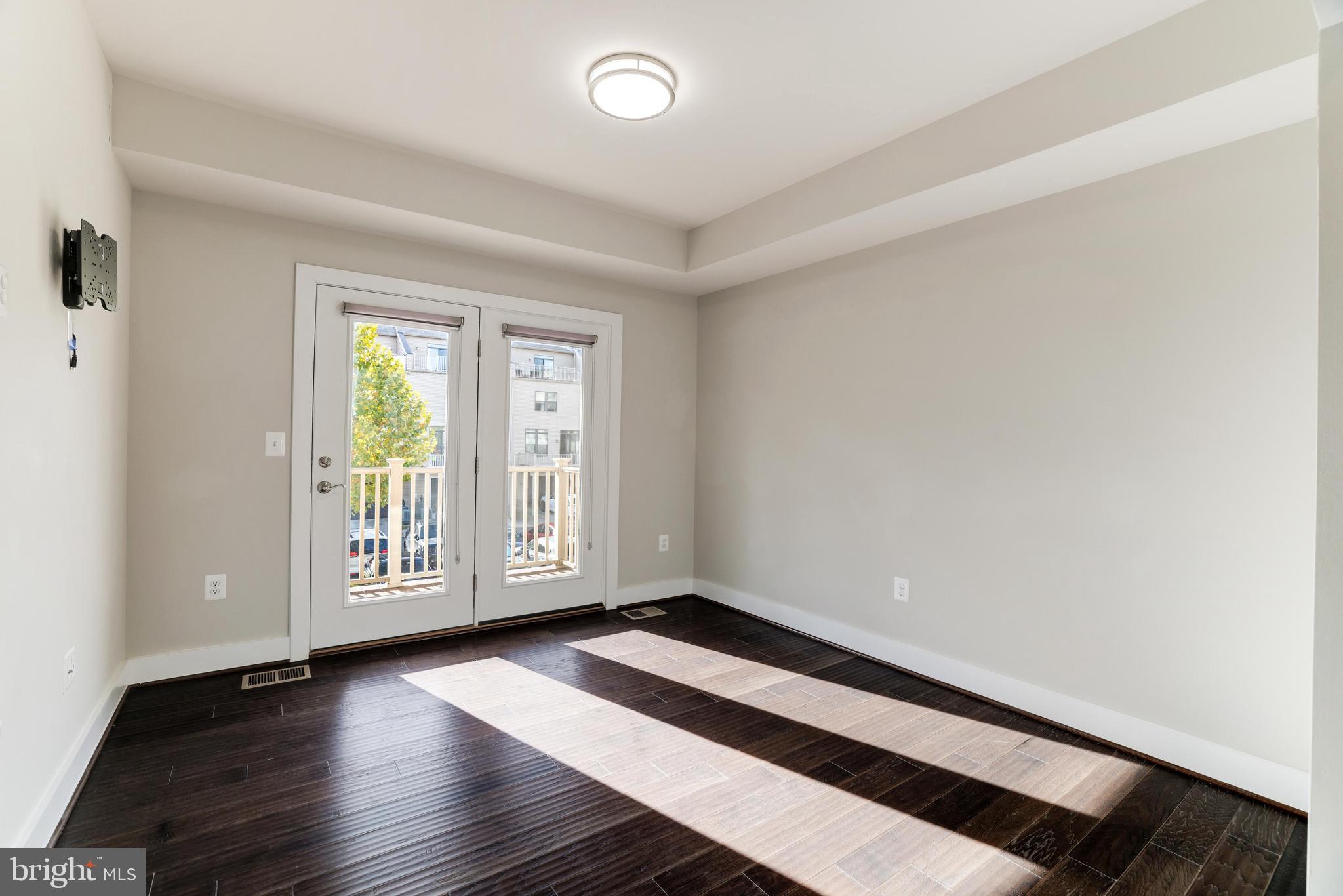 44752 Tiverton SQUARE