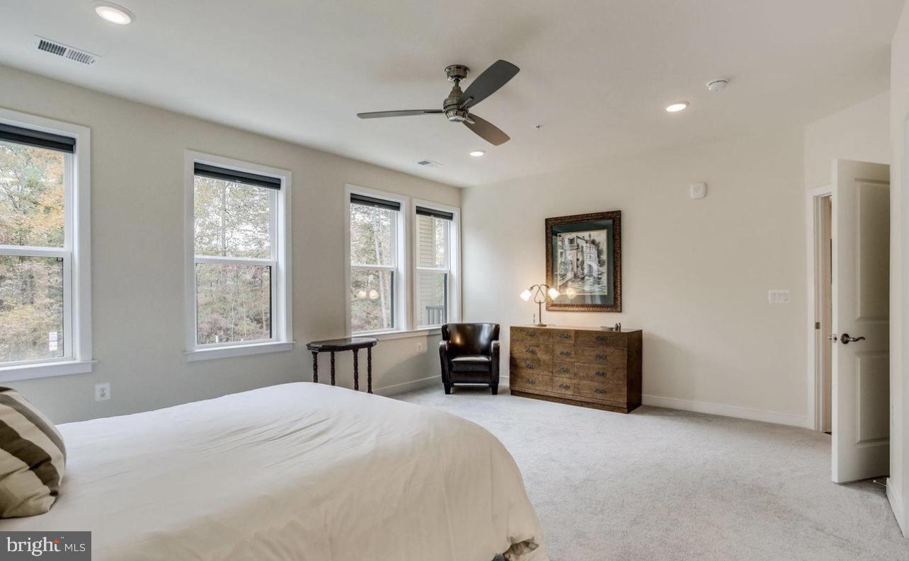 43095 Wynridge DRIVE Unit: 200