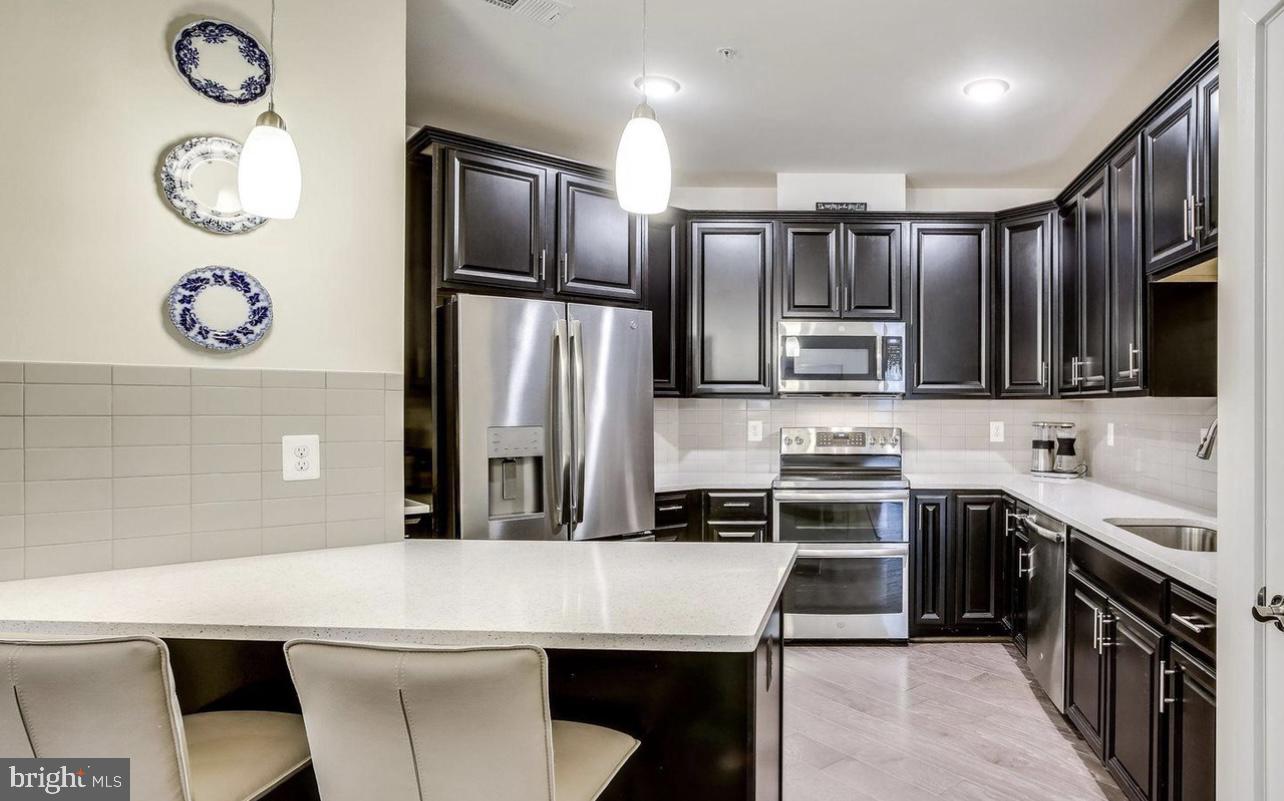 43095 Wynridge DRIVE Unit: 200