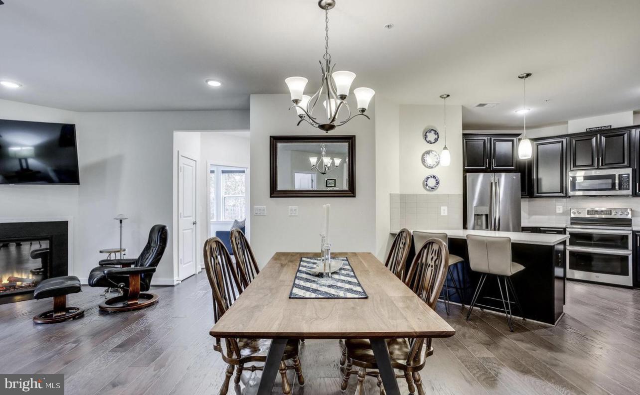 43095 Wynridge DRIVE Unit: 200