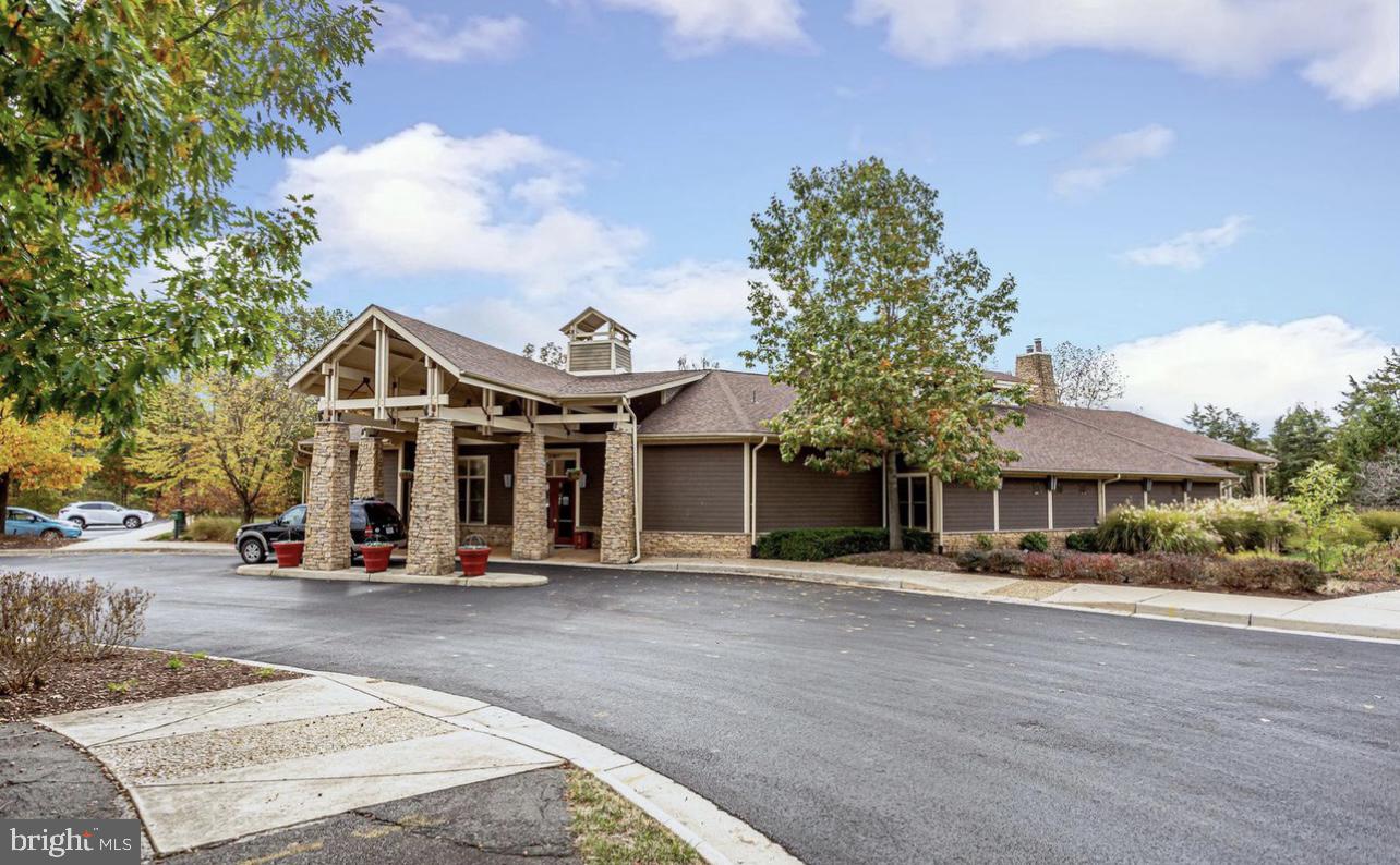 43095 Wynridge DRIVE Unit: 200