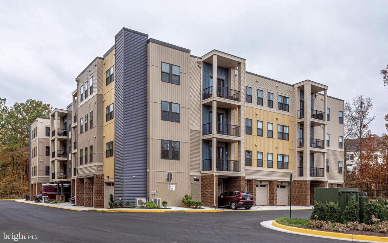 43095 Wynridge DRIVE Unit: 200