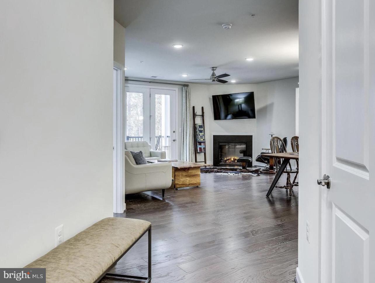 43095 Wynridge DRIVE Unit: 200