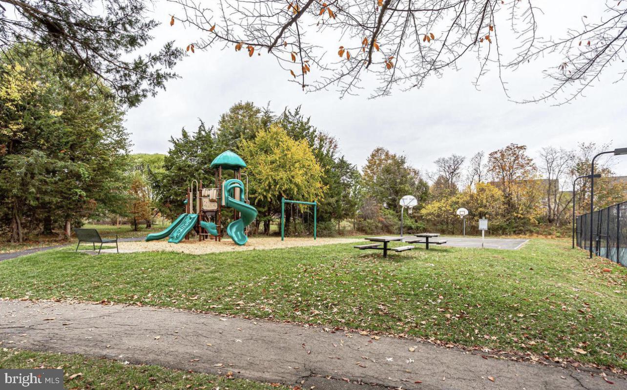 43095 Wynridge DRIVE Unit: 200