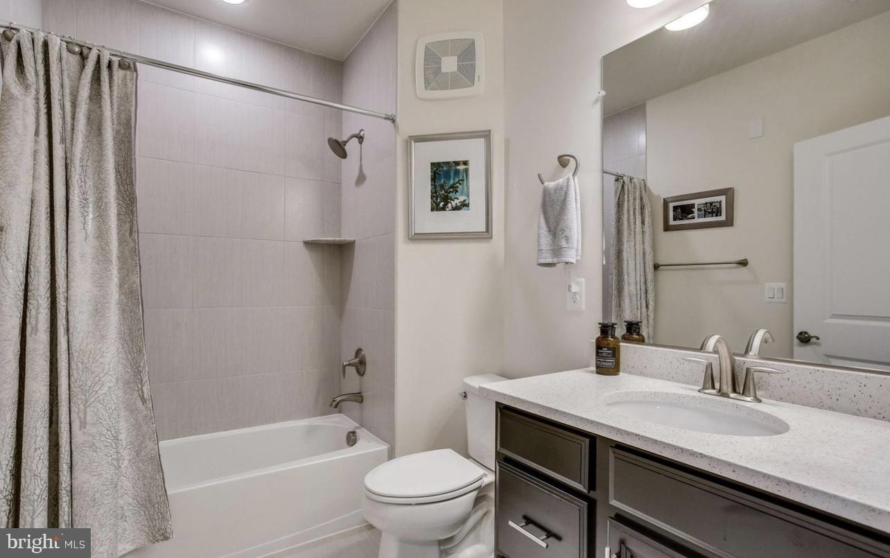 43095 Wynridge DRIVE Unit: 200