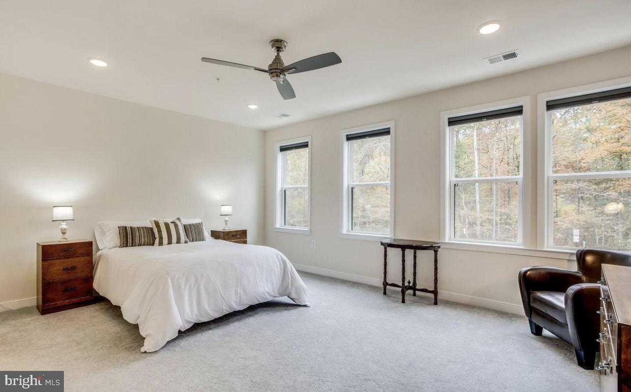 43095 Wynridge DRIVE Unit: 200