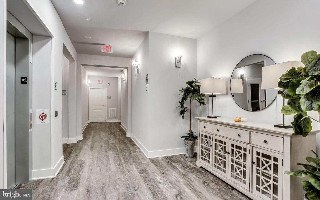 43095 Wynridge DRIVE Unit: 200