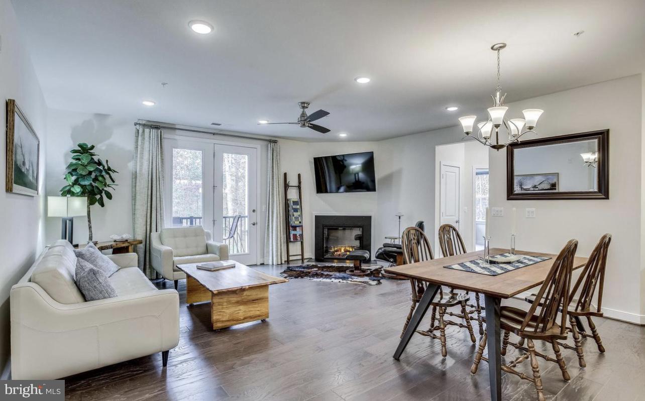 43095 Wynridge DRIVE Unit: 200