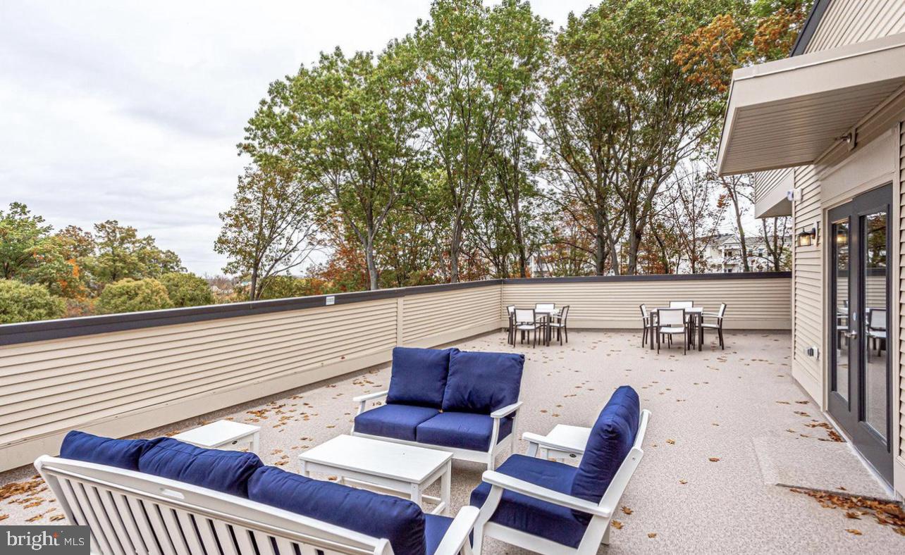 43095 Wynridge DRIVE Unit: 200