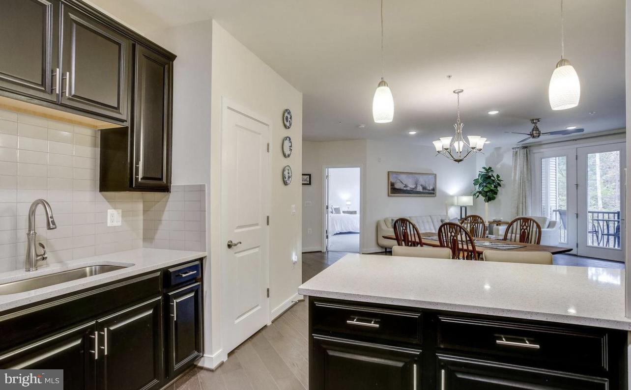 43095 Wynridge DRIVE Unit: 200