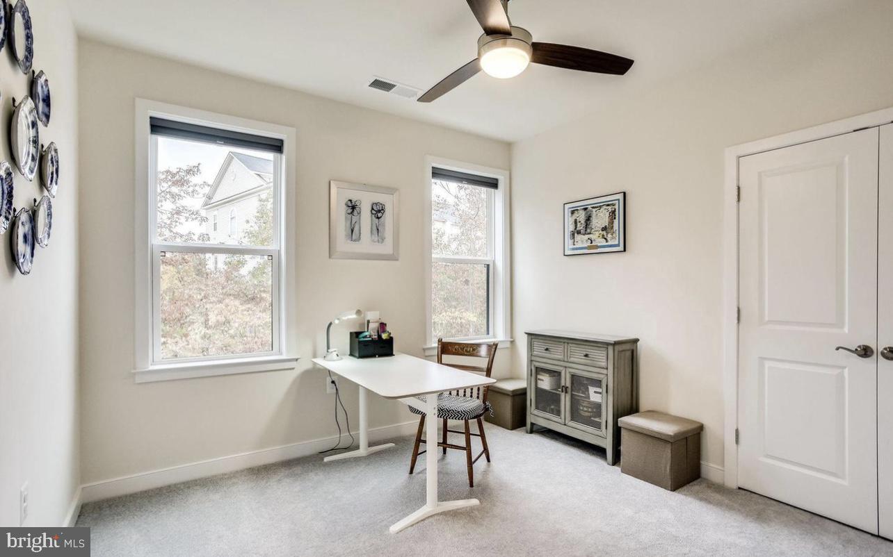 43095 Wynridge DRIVE Unit: 200