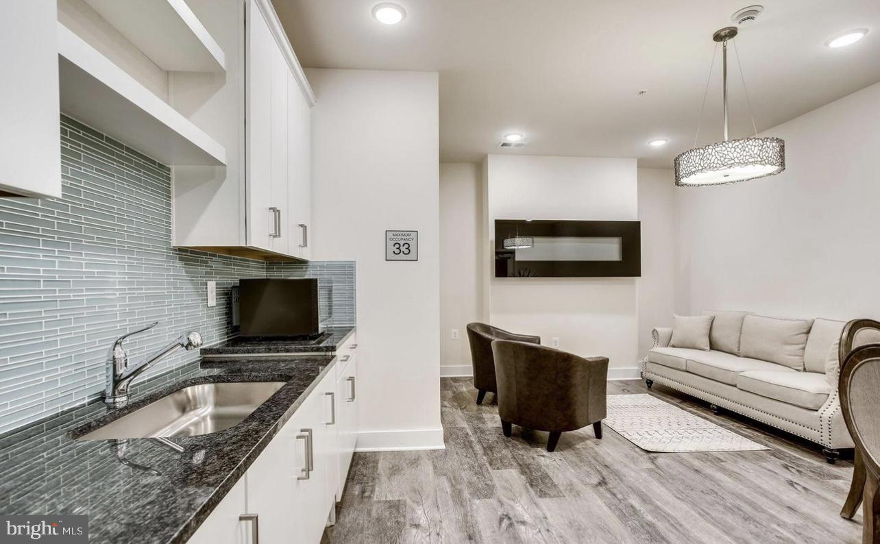 43095 Wynridge DRIVE Unit: 200