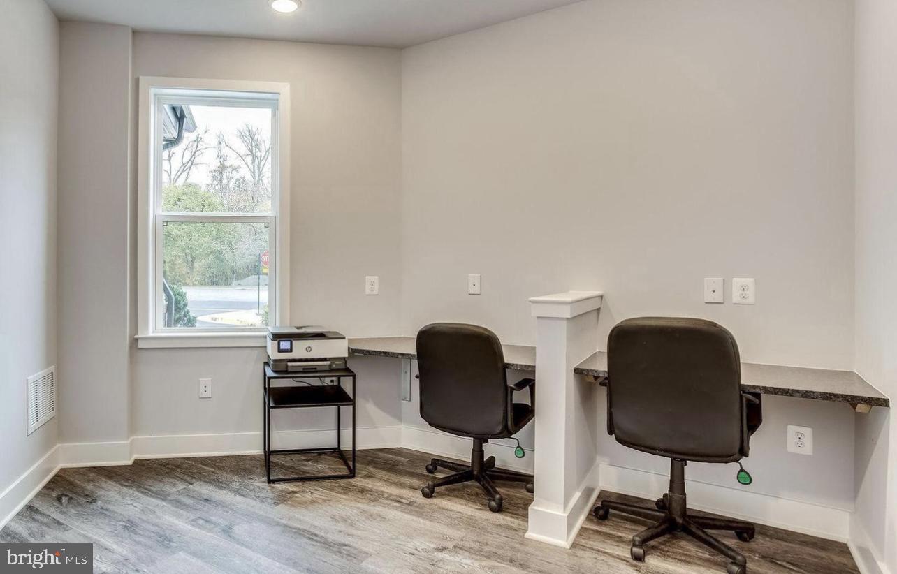 43095 Wynridge DRIVE Unit: 200