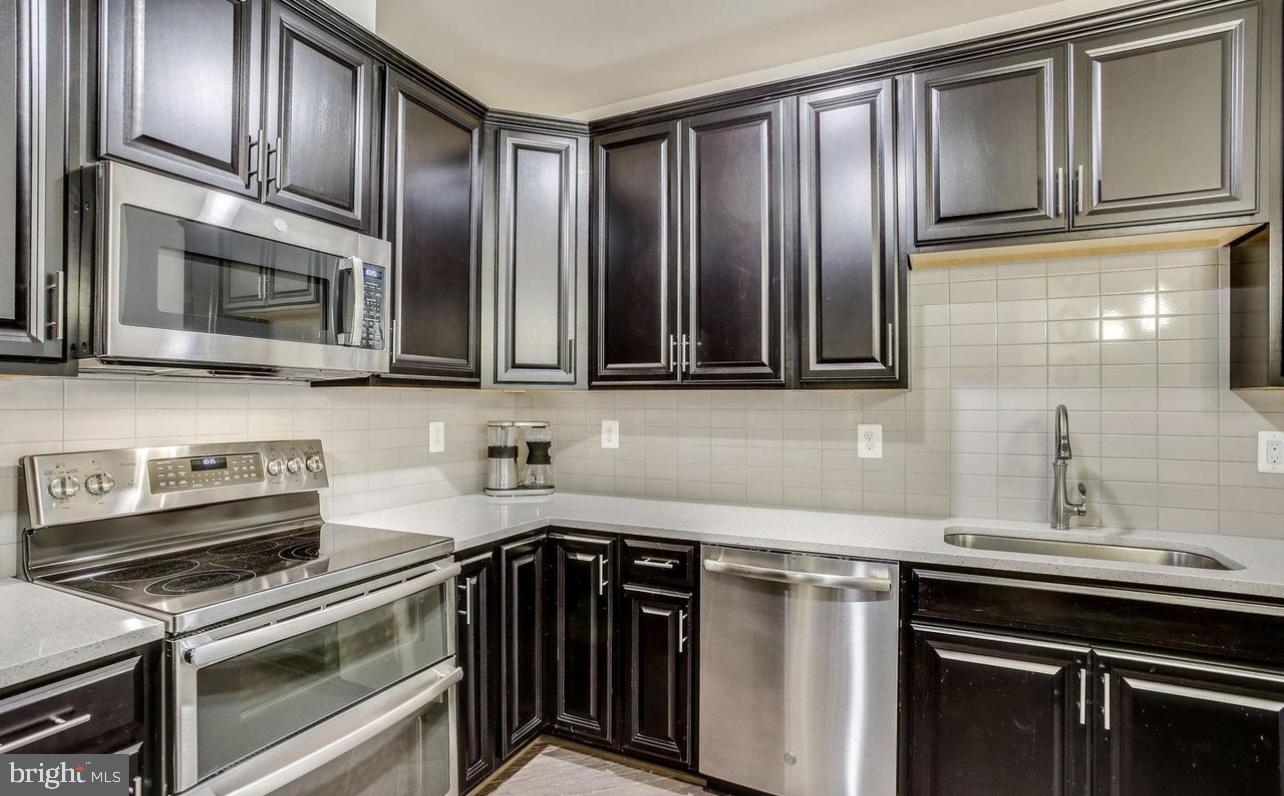 43095 Wynridge DRIVE Unit: 200