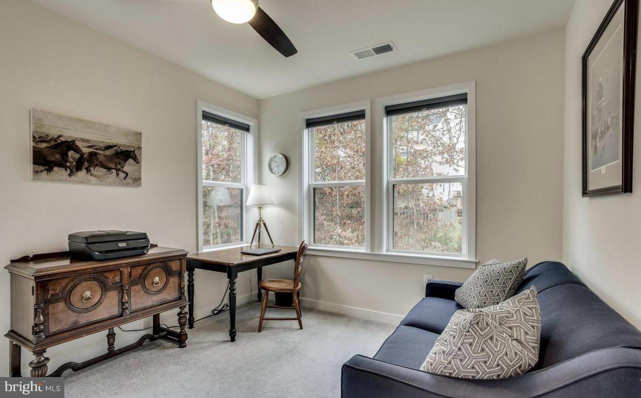 43095 Wynridge DRIVE Unit: 200