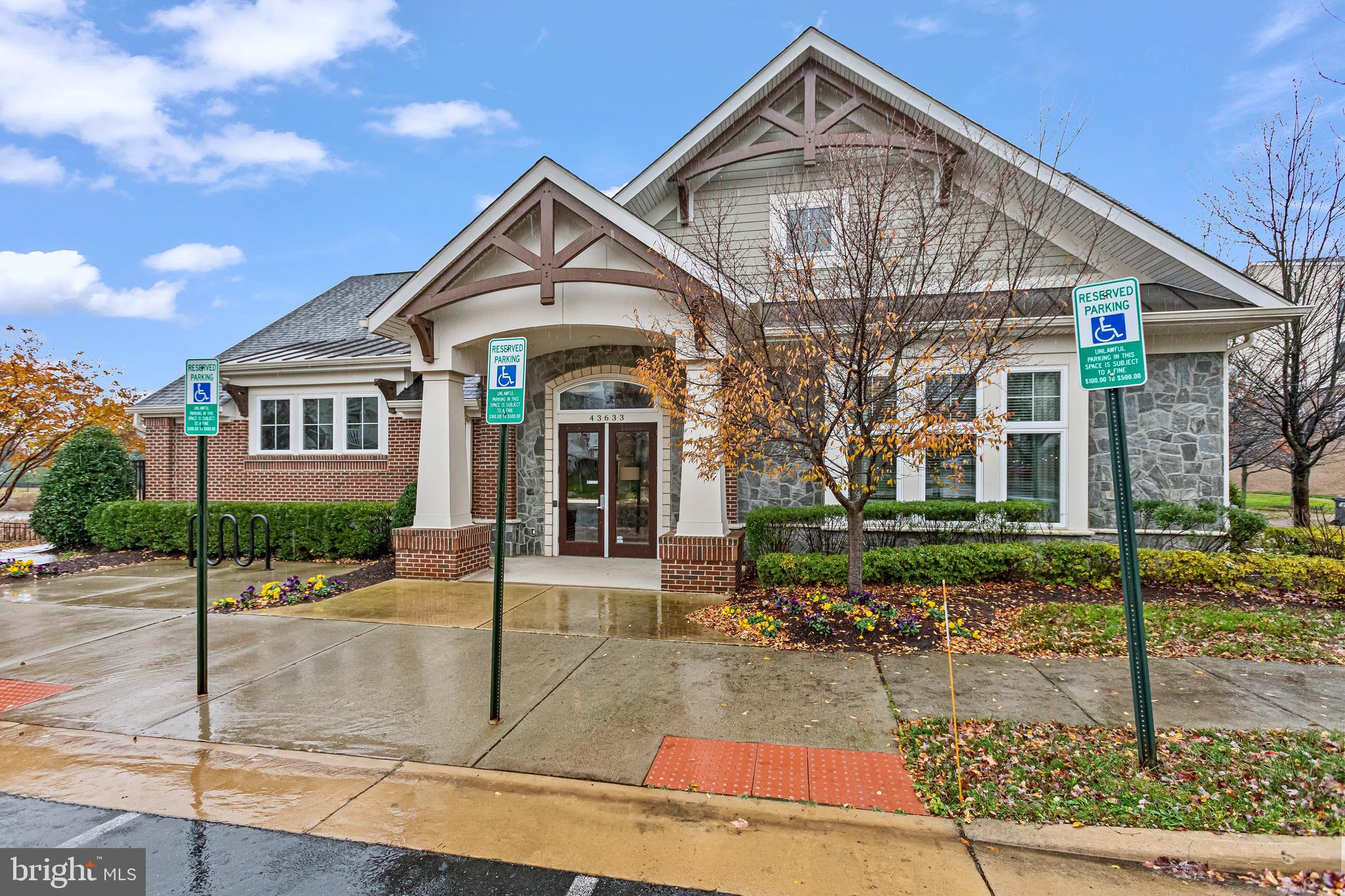 43366 Town Gate SQUARE