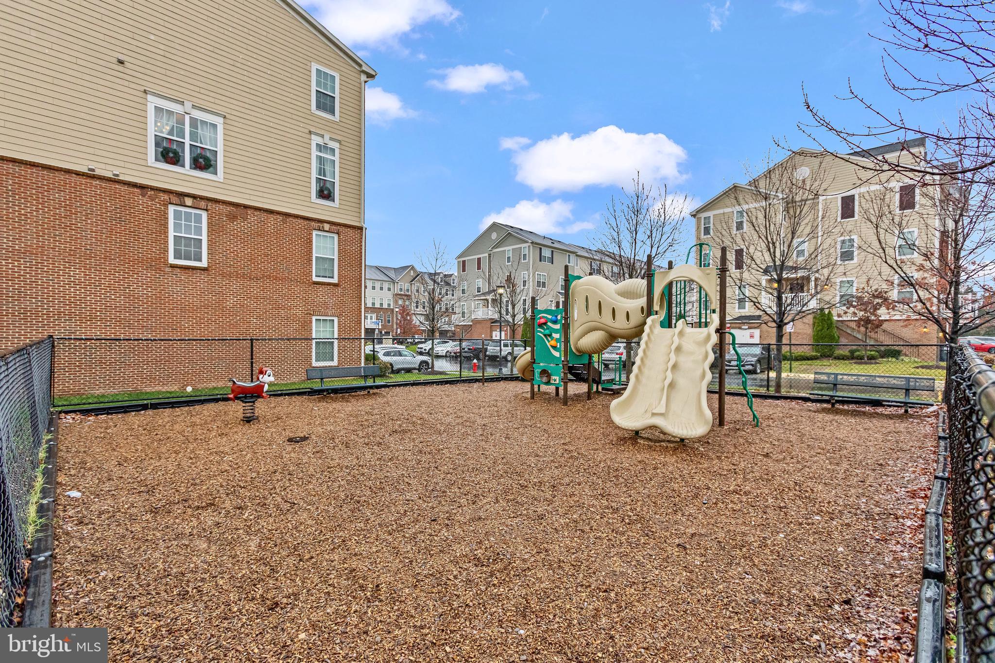 43366 Town Gate SQUARE