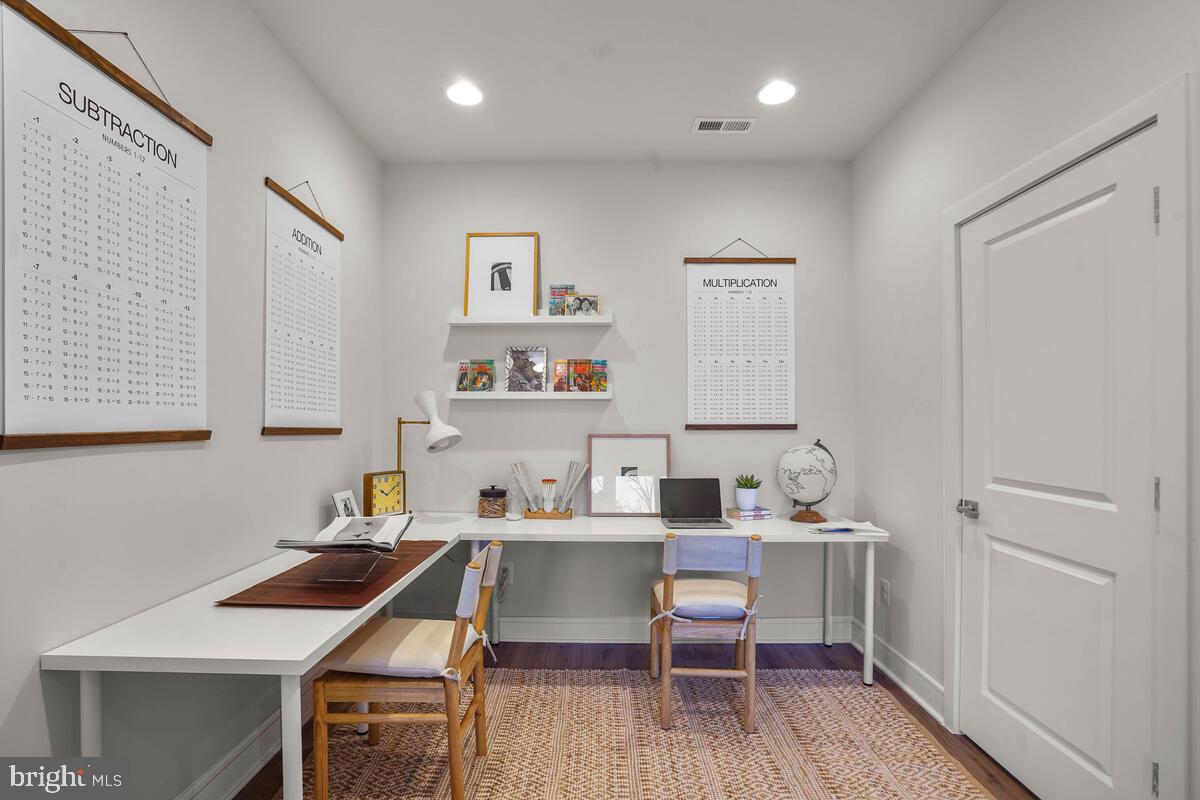 43435 Farringdon SQUARE