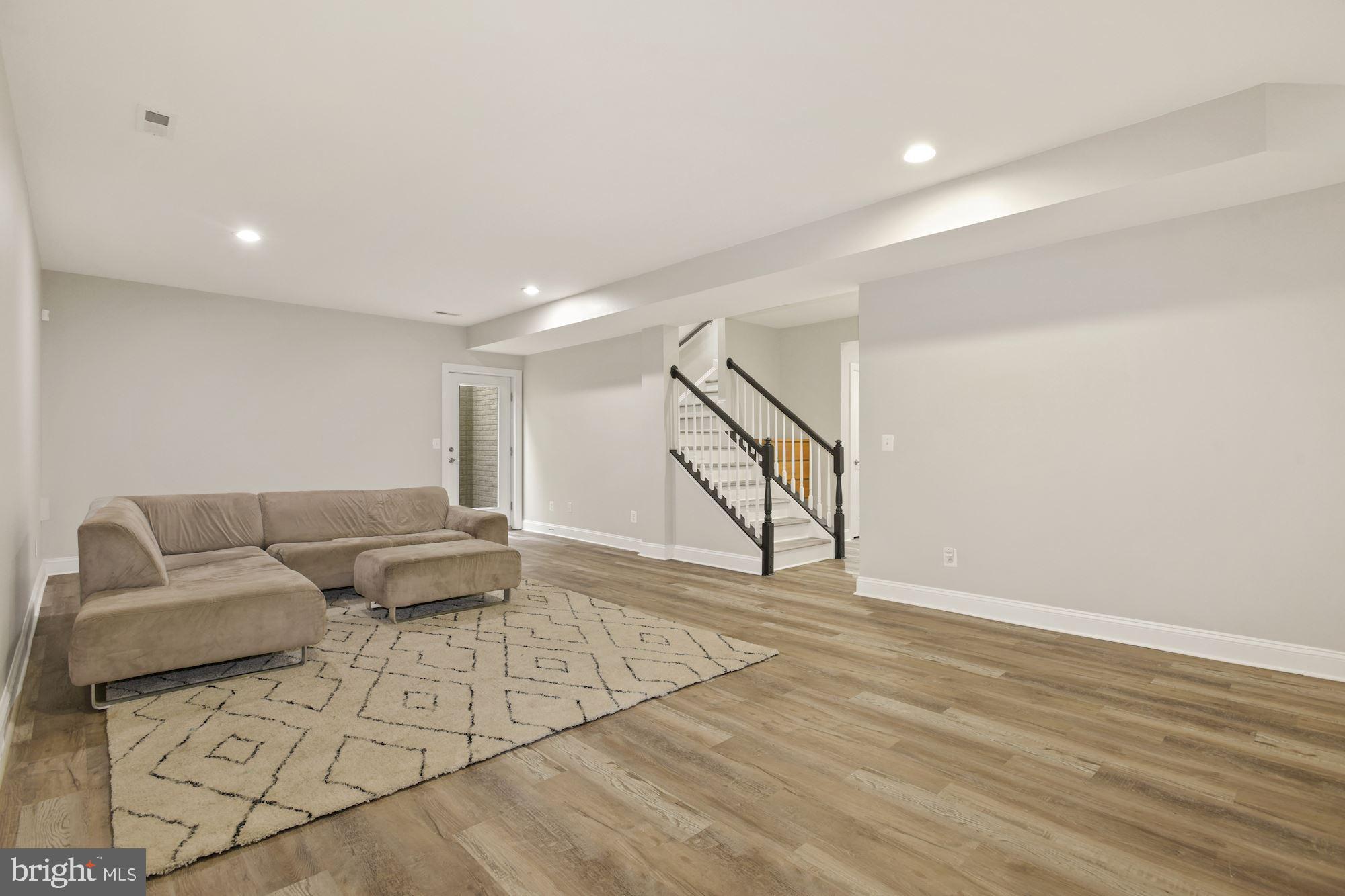 20914 Ashburn ROAD